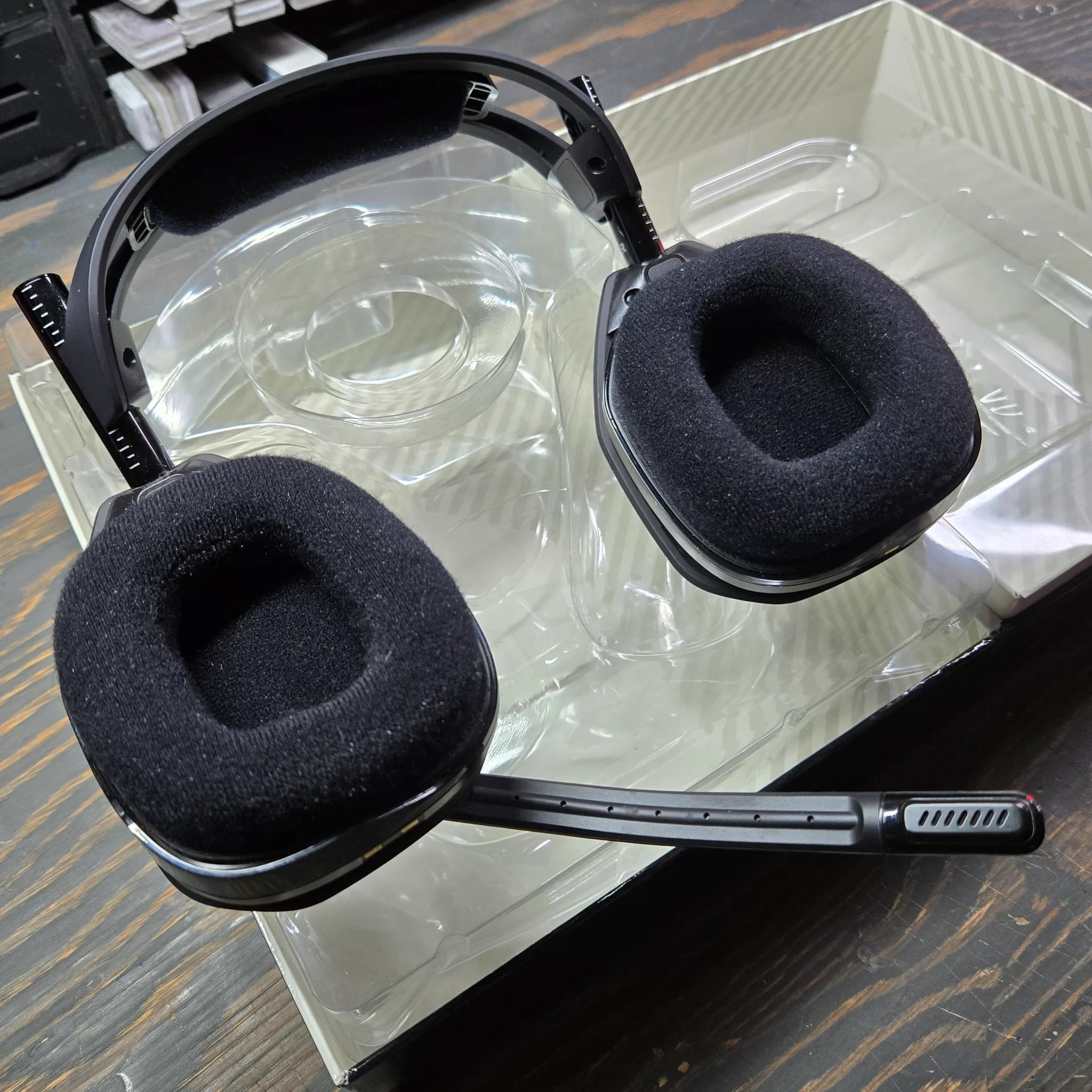 Like NEW Astro A50 + Base Station