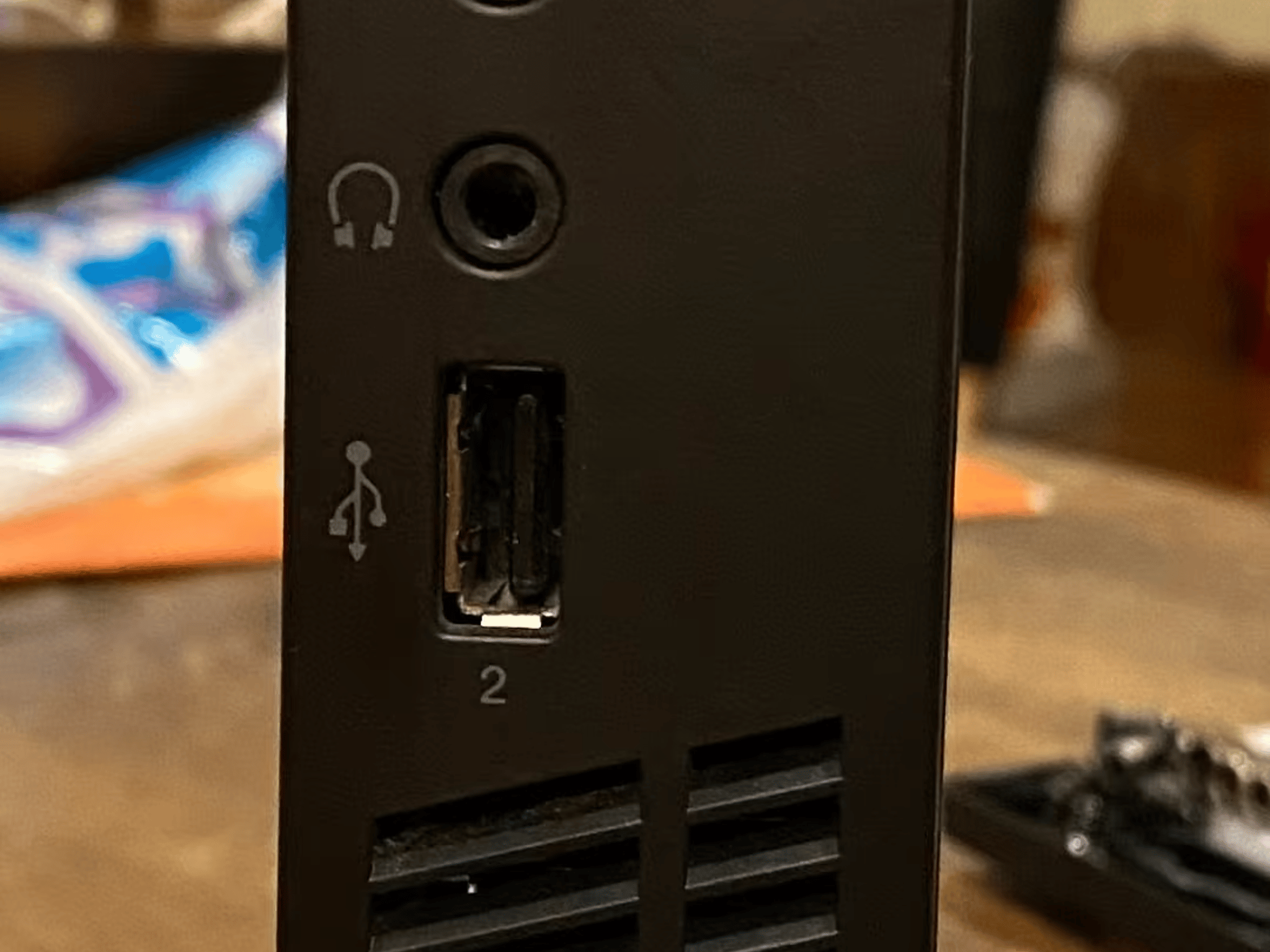 Lenovo ThinkCentre M72e - MFF - Intel i3-3220T - Windows 10 Pro - 128GB SSD - 8GB RAM - Disc Drive