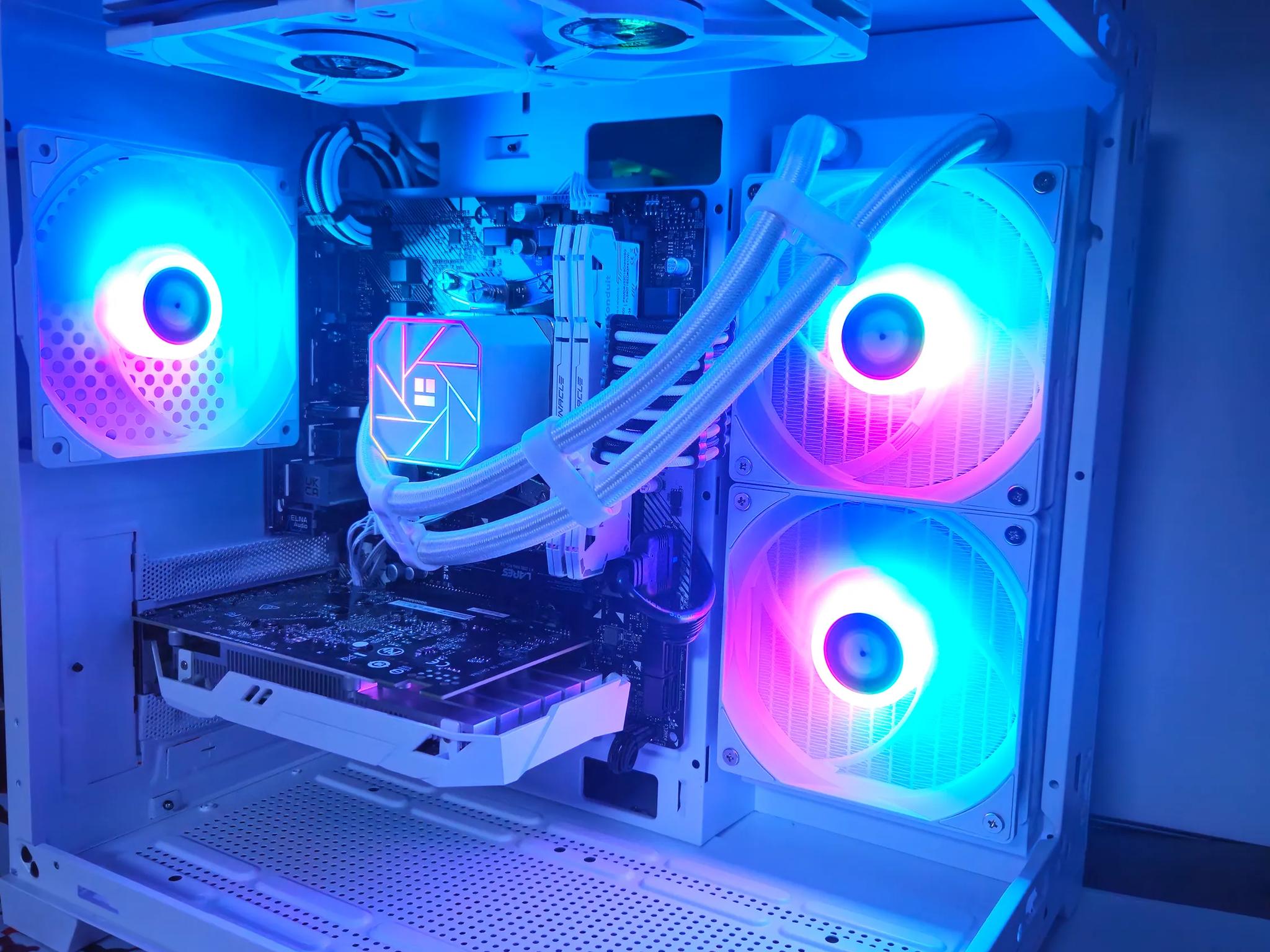 Arctic RIG Ryzen 5 / 16GB / 1TB SSD / RTX 3050