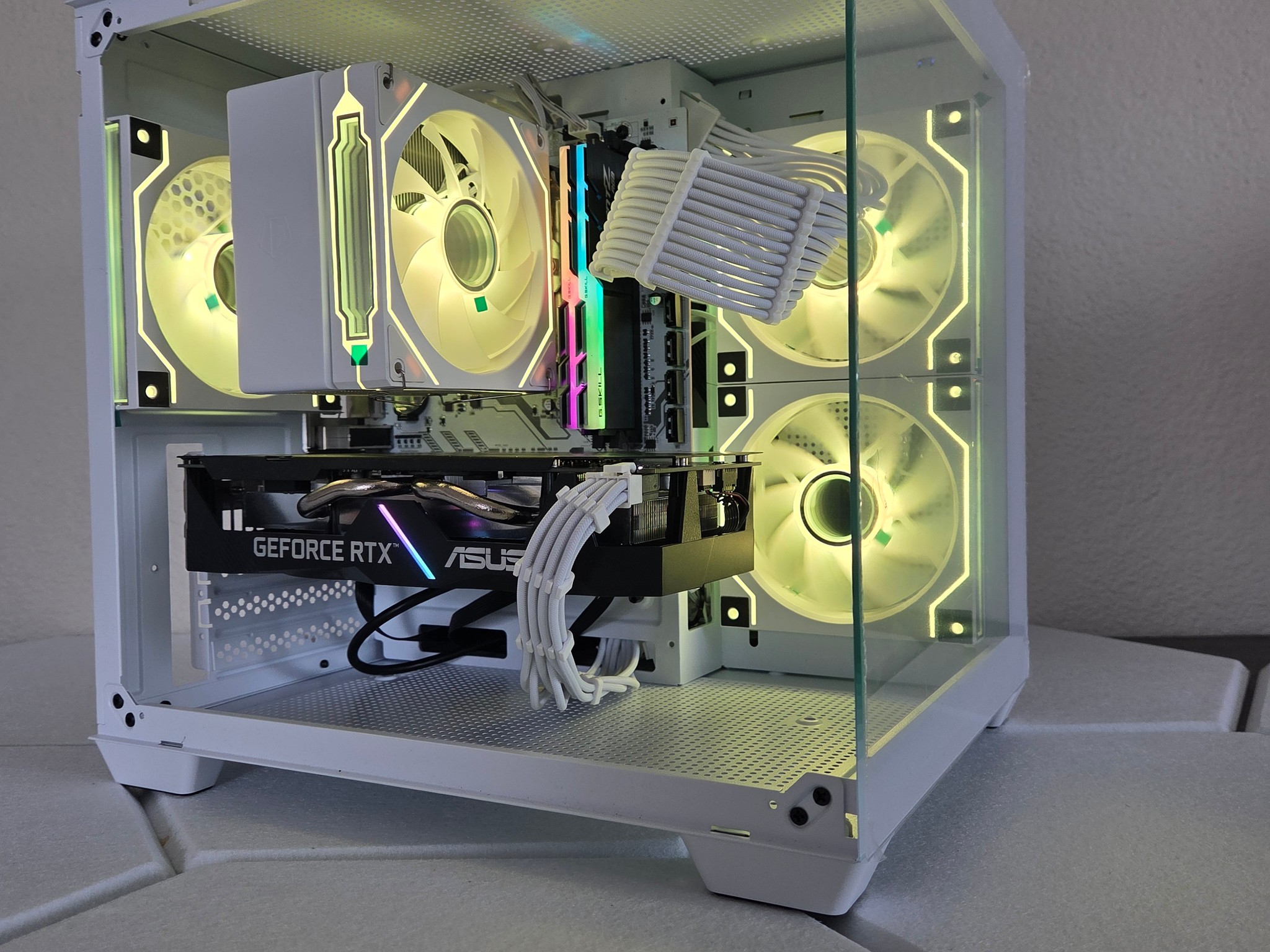 ❄️ Frost Neon Flow – RTX 2060 12GB Gaming PC 🤍