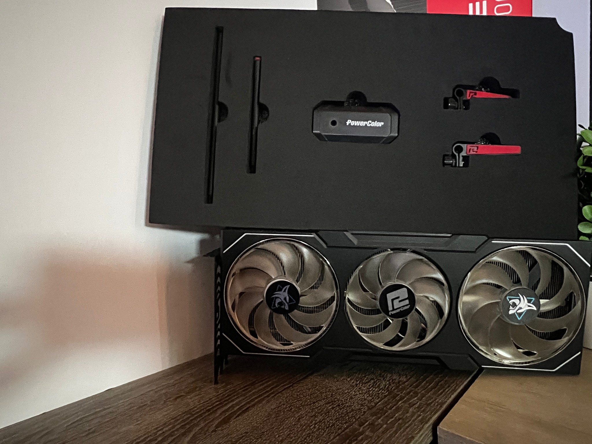 power color hellhound 7900xt 20g of ddr6 abel to play games at 4k comes with original box
