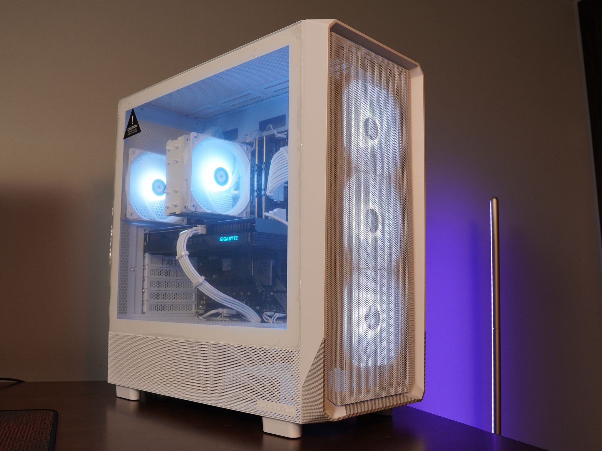 🤍ARCTIC🤍 1440p/1080p GAMING MACHINE 💚RTX 4060 🧡 Ryzen 5 3600 | 16GB | WIFI | WIN 11
