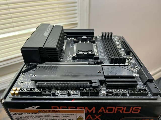 GIGABYTE B650M AORUS ELITE AX - Image 4