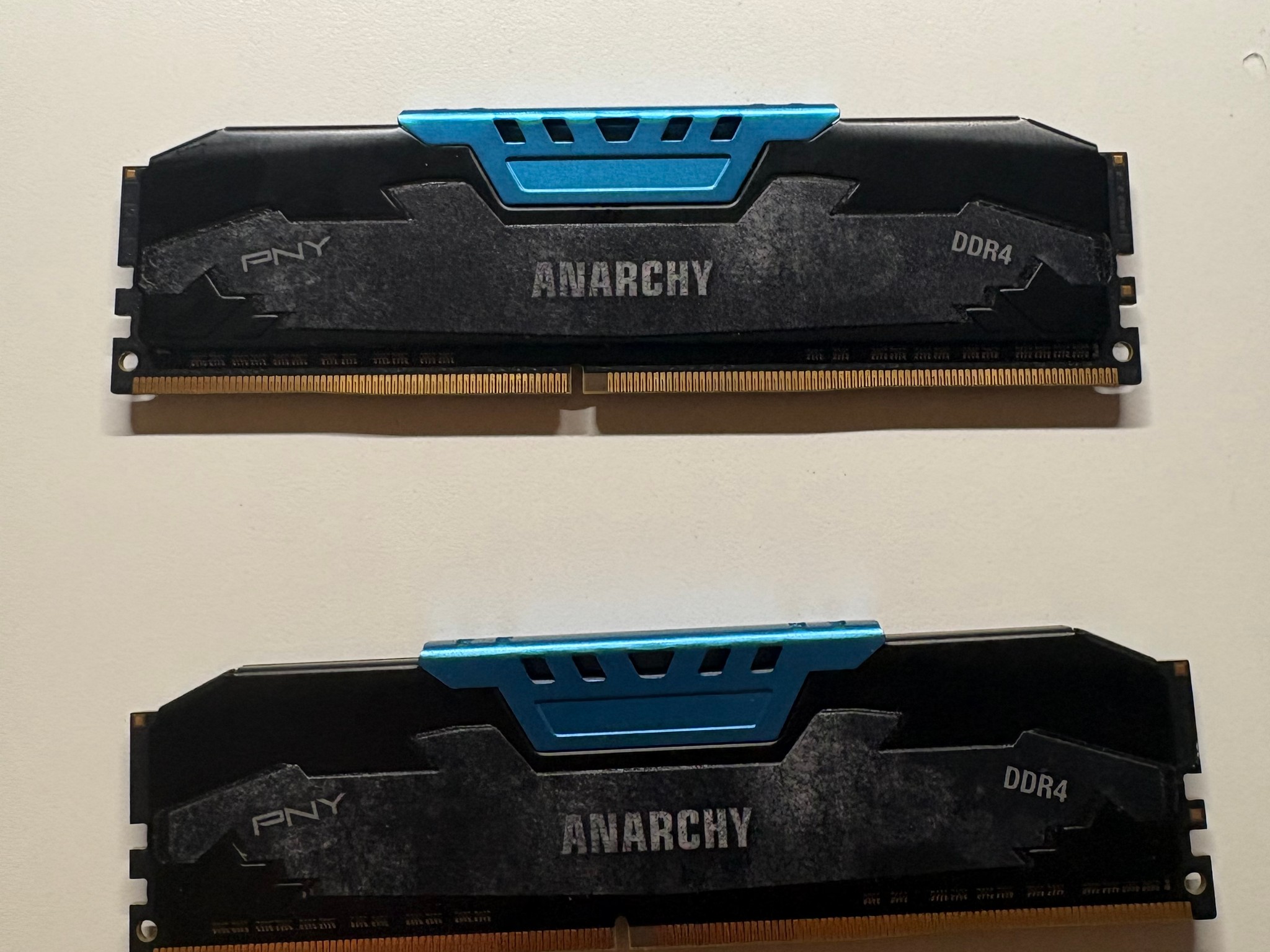PNY Anarchy 16GB DDR4-2400 MHz CL15 (2x8) Blue