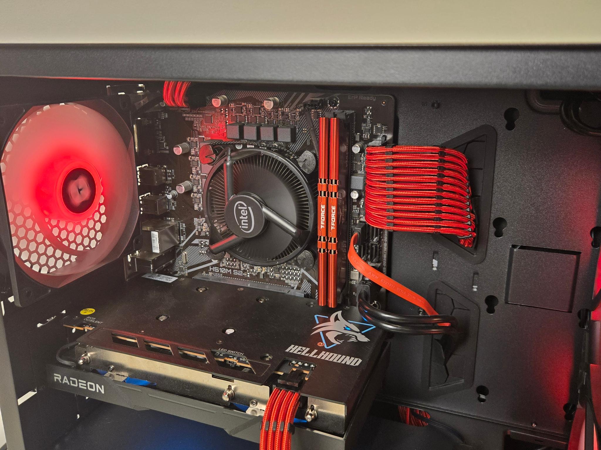 RX 6600 XT | Intel i5 11400F | 16gb DDR4 | 1tb Storage👏🏽