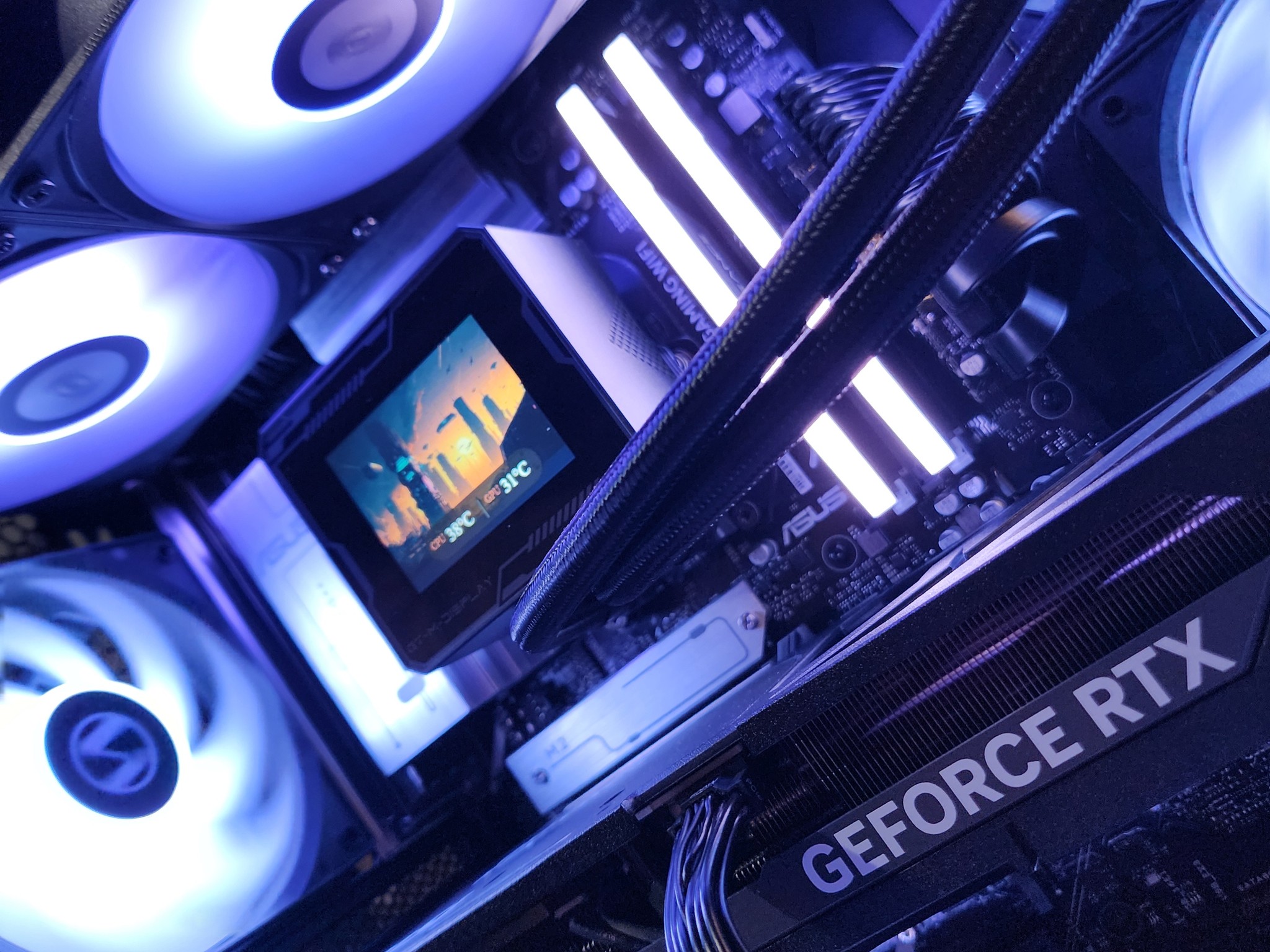 RTX 5080 / Ryzen 7 9800X3D / 32GB DDR5 RAM / 2TB NVMe