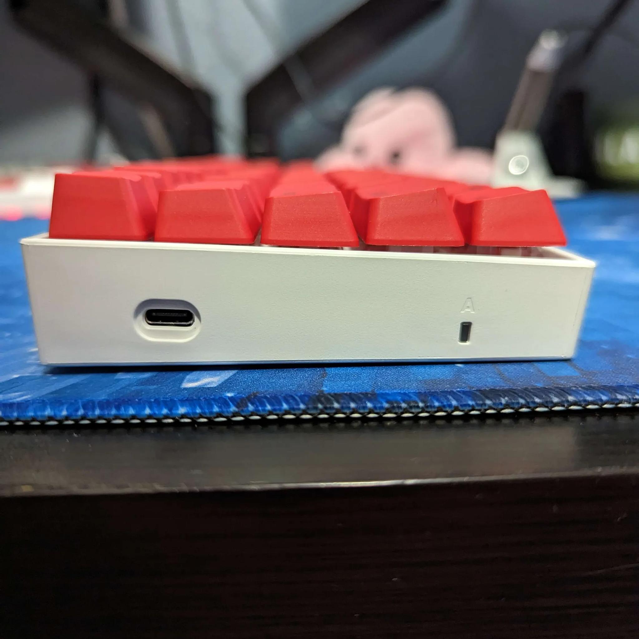 Redragon K630 - Red Keycaps
