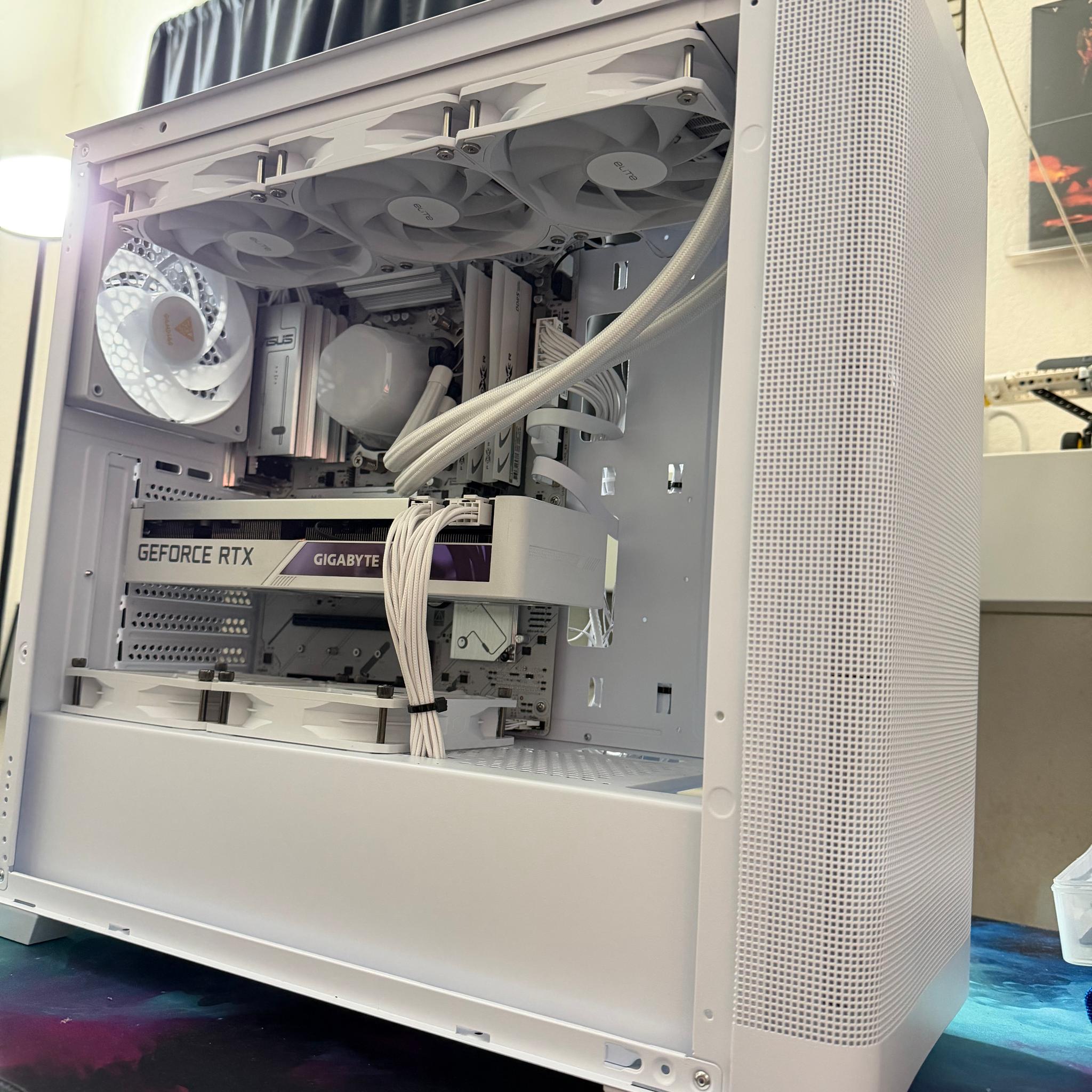 🧊❄️ All White AM5 gaming build! Ryzen 5 8600G | 32GB DDR5 | 1TB NVME SSD | 3070 ❄️🧊