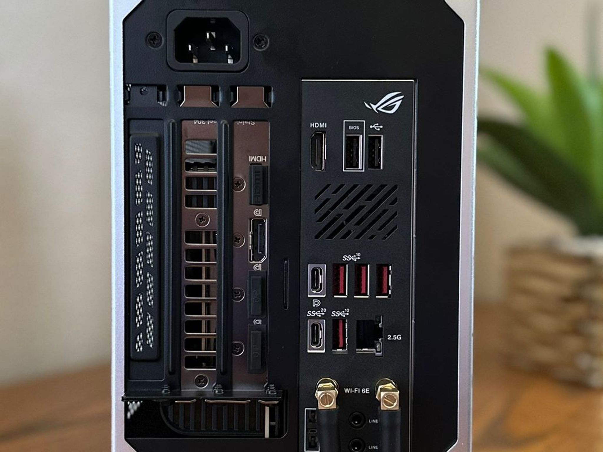 SFF PC RTX 5070 TI + R7X3D