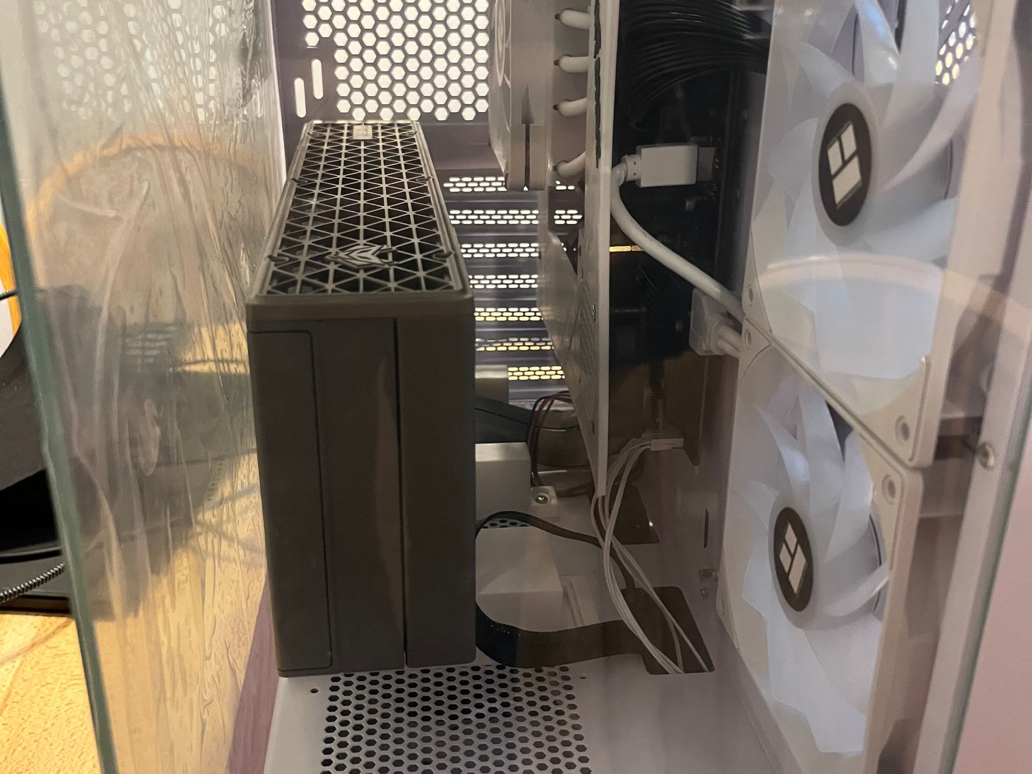 BEAST IN WHITE - Nitro+ 9070XT! Ryzen 7600X3D 16GB DDR5 - Custom 'JankForge' Mobo Shroud - Case dent