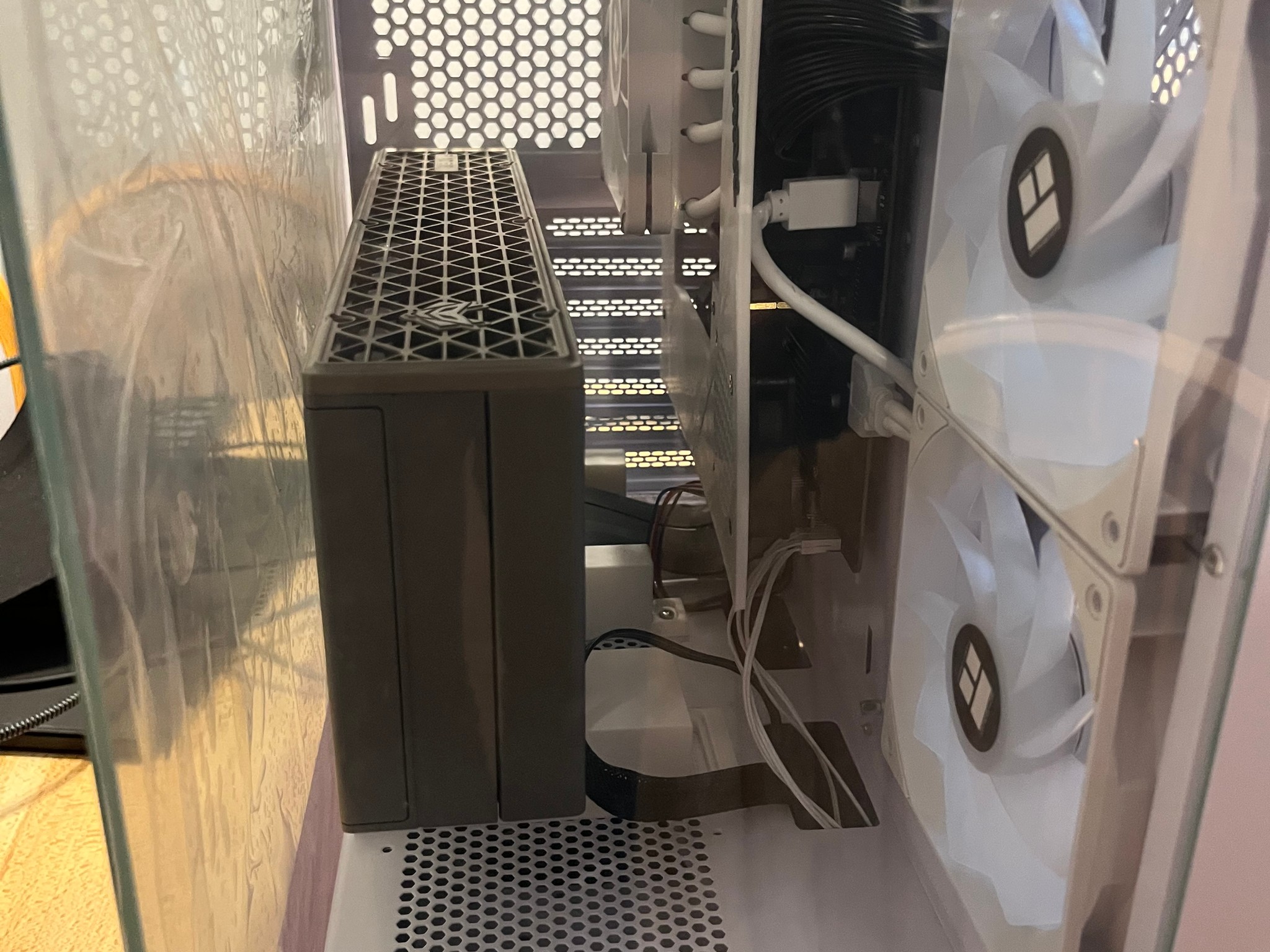 BEAST IN WHITE - Nitro+ 9070XT! Ryzen 7600X3D 16GB DDR5 - Custom 'JankForge' Mobo Shroud - Case dent