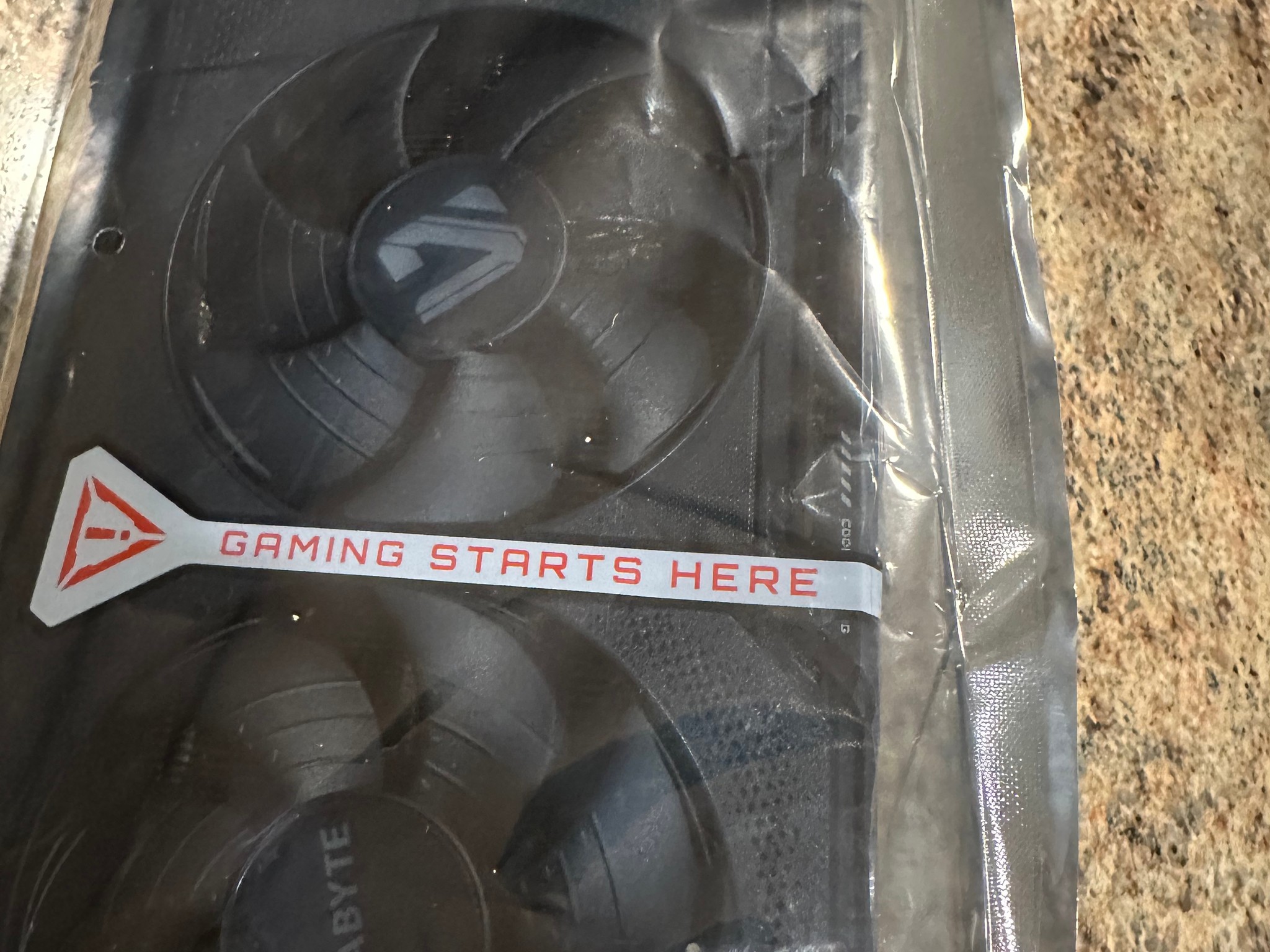 GIGABYTE RX 9070 XT GAMING OC 16G
