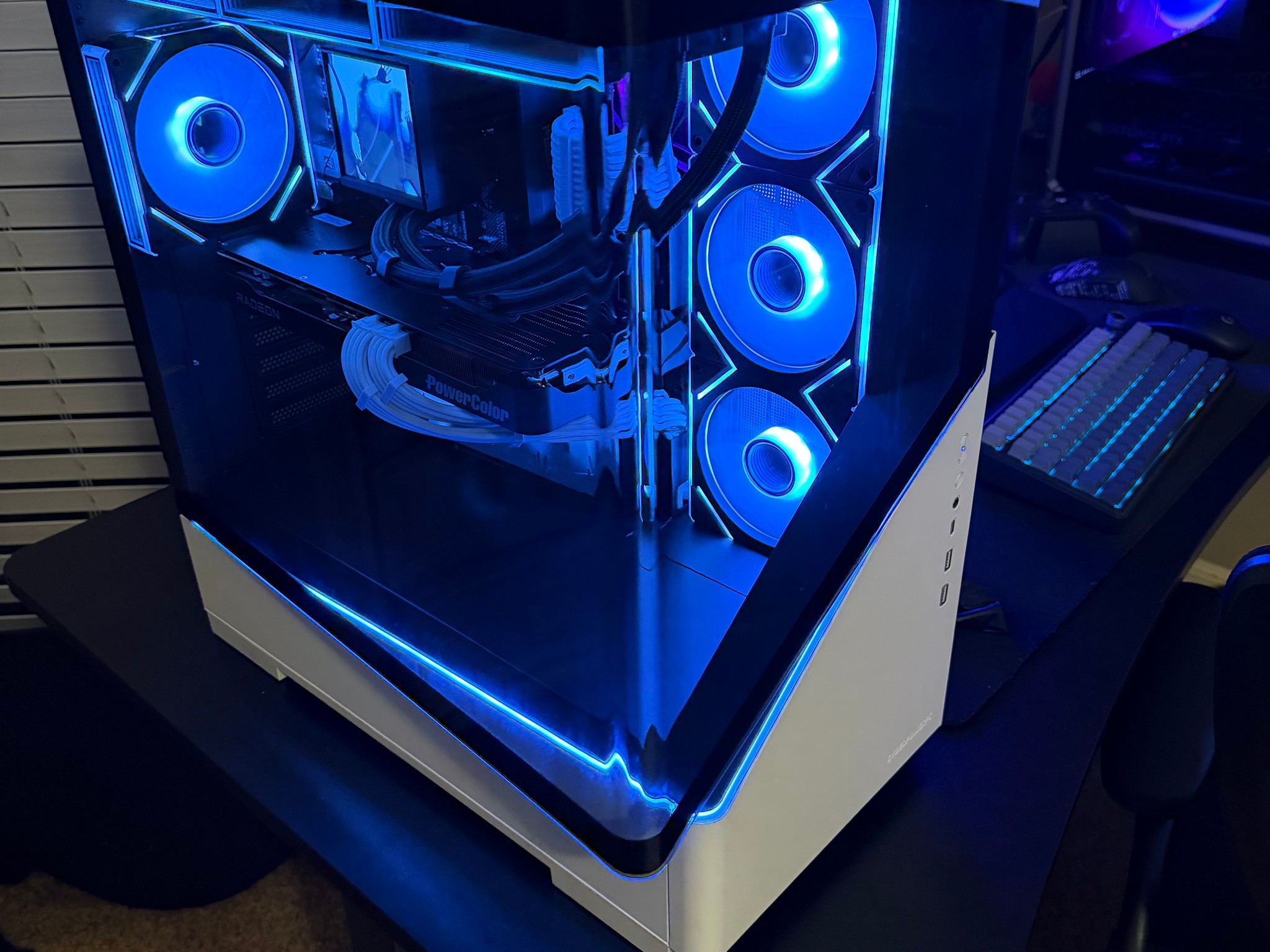❄️ Ryzen 7 9700X + RX 9070 GRE 12GB | 32GB DDR5 | 1TB NVMe | 360mm LCD AIO | 9” Display | Wi-Fi | Wi