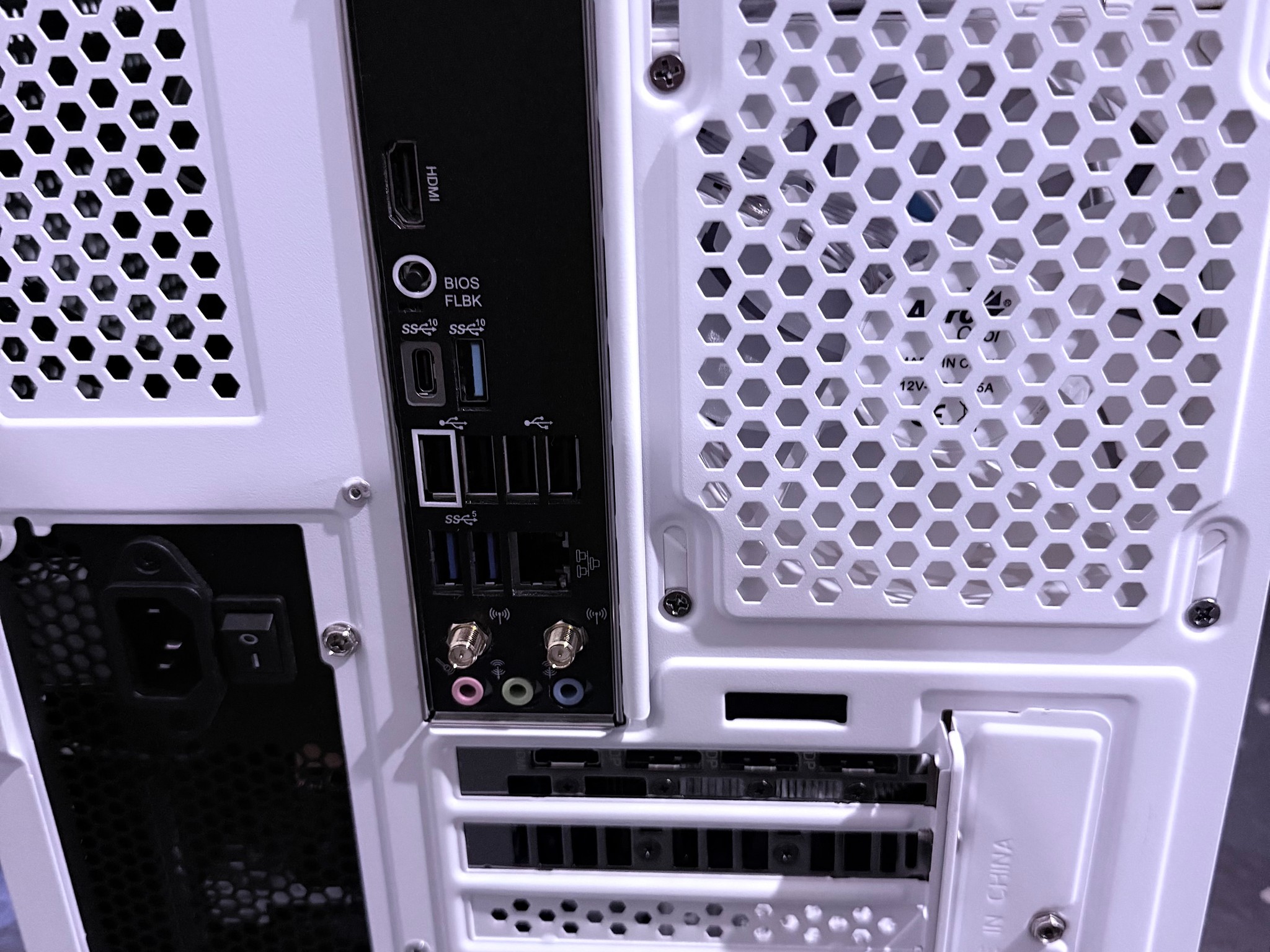 ⚪️"Polar Halo"🌈| 1440p Gaming | RTX 5060 | Ryzen 7 8700F | 16GB DDR5 | 1TB SSD | Free Shipping