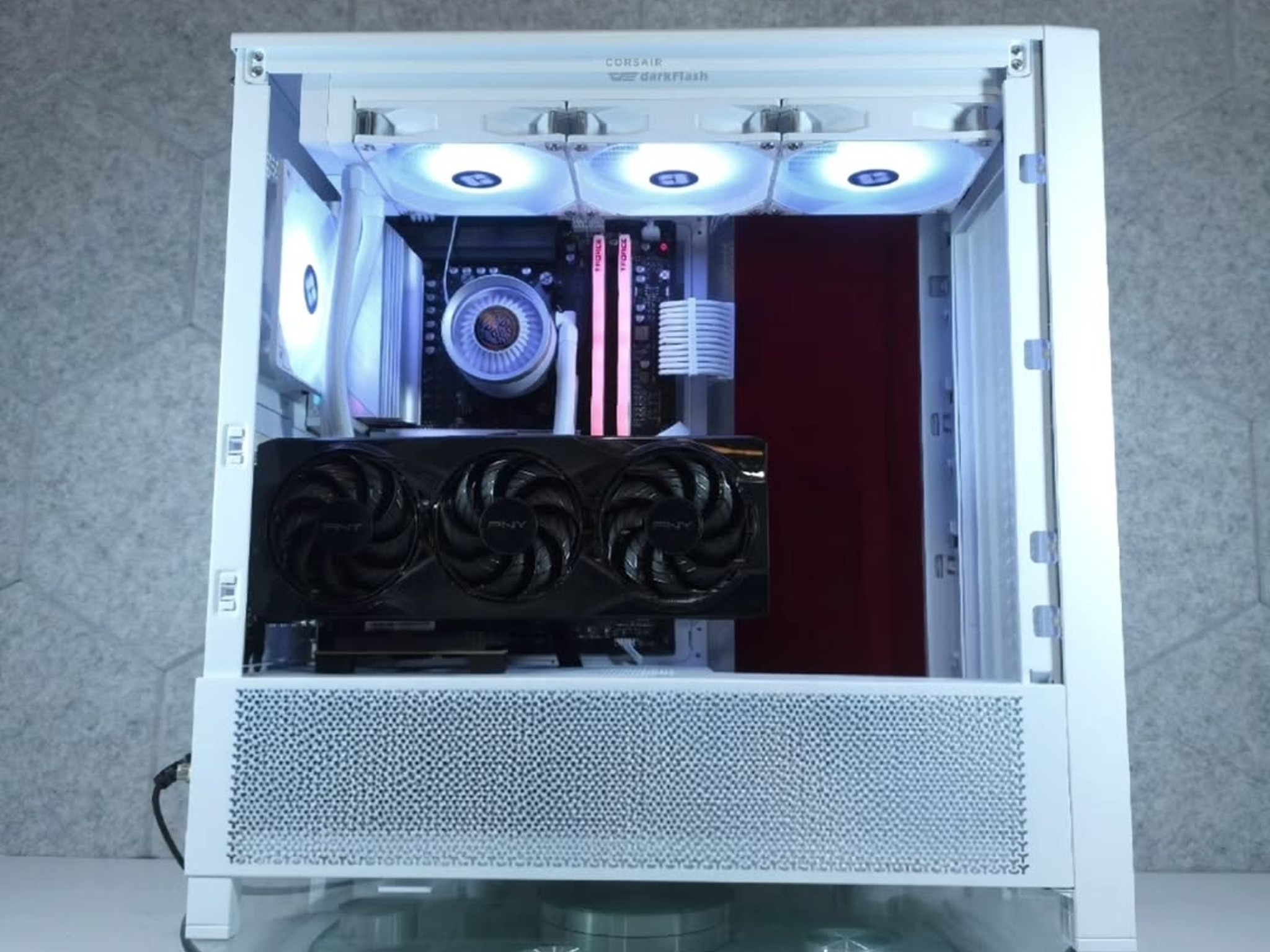 ASUS RTX 5070 ❤️ Ryzen 7 9800X3D