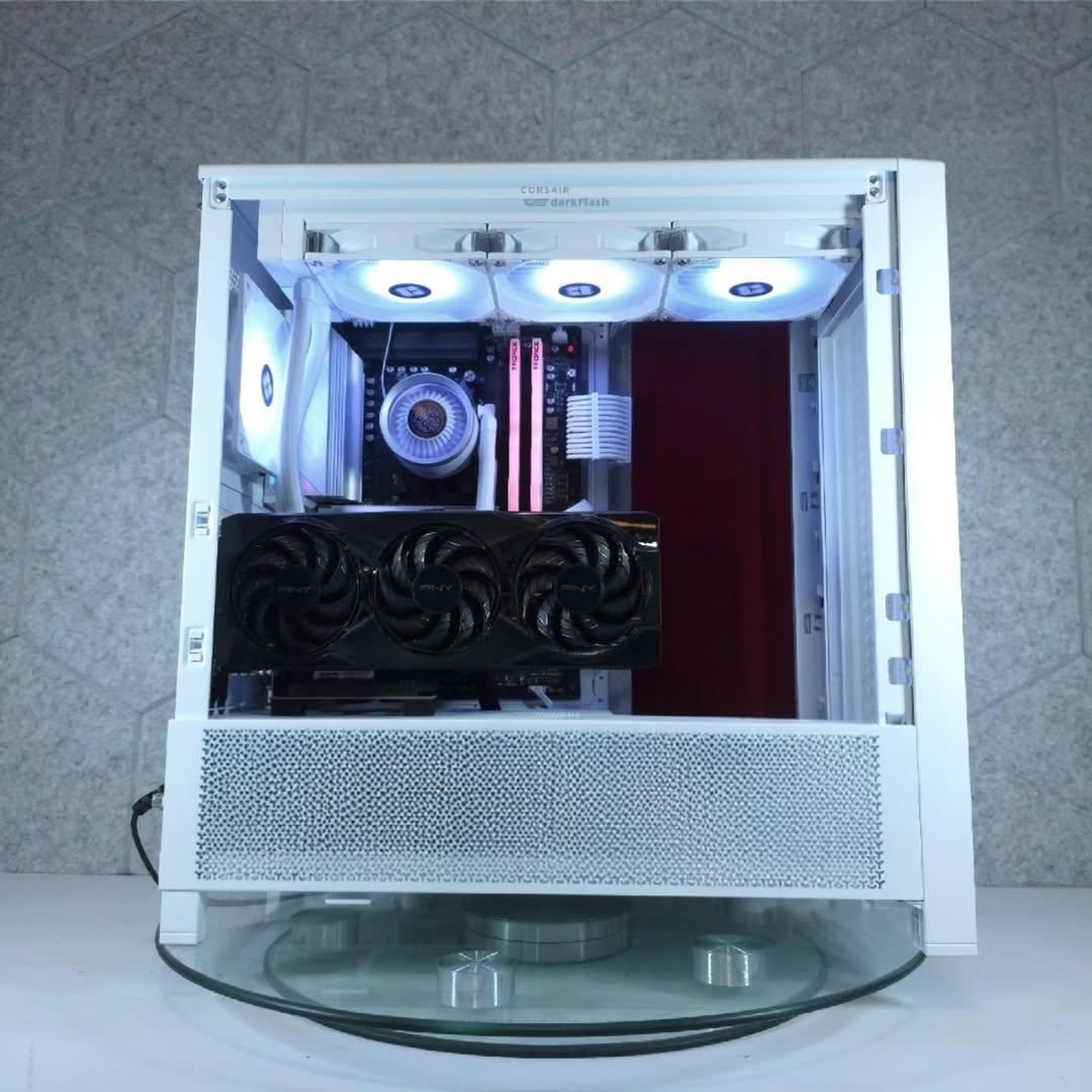ASUS RTX 5070 ❤️ Ryzen 7 9800X3D