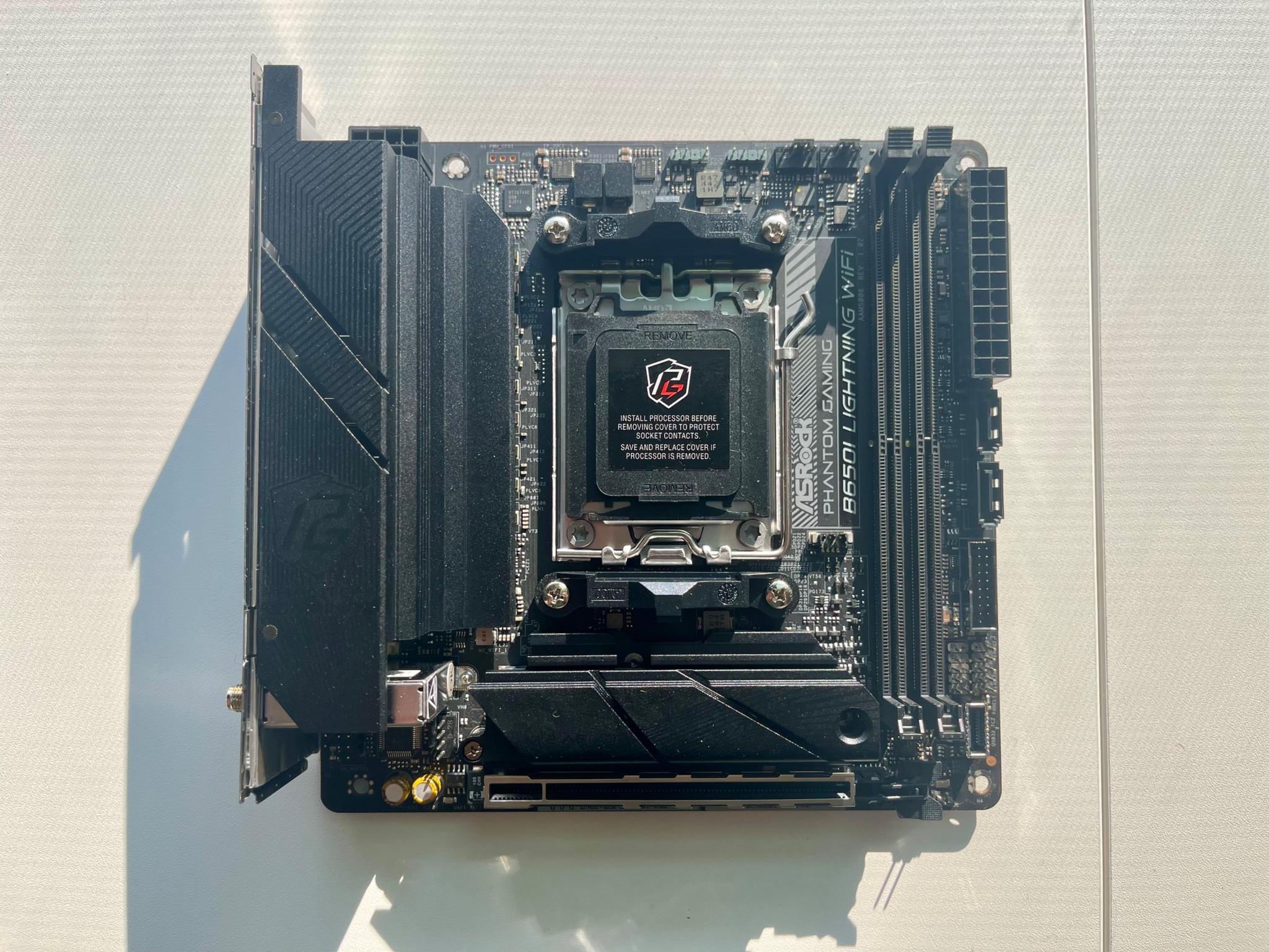 ASRock B650I Lightning WiFi, used (like-new)