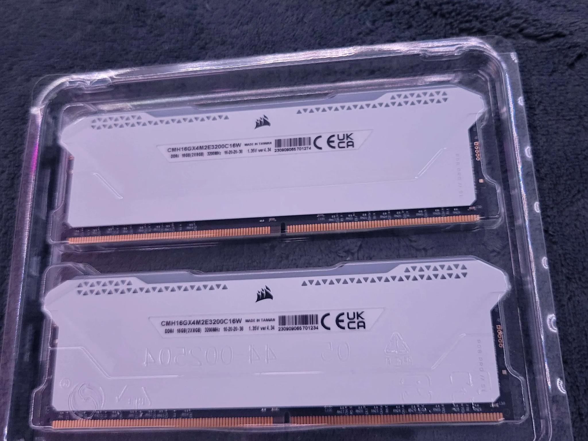 Corsair Vengeance RGB Pro SL 16GB (2x8GB) DDR4-3200 Ram