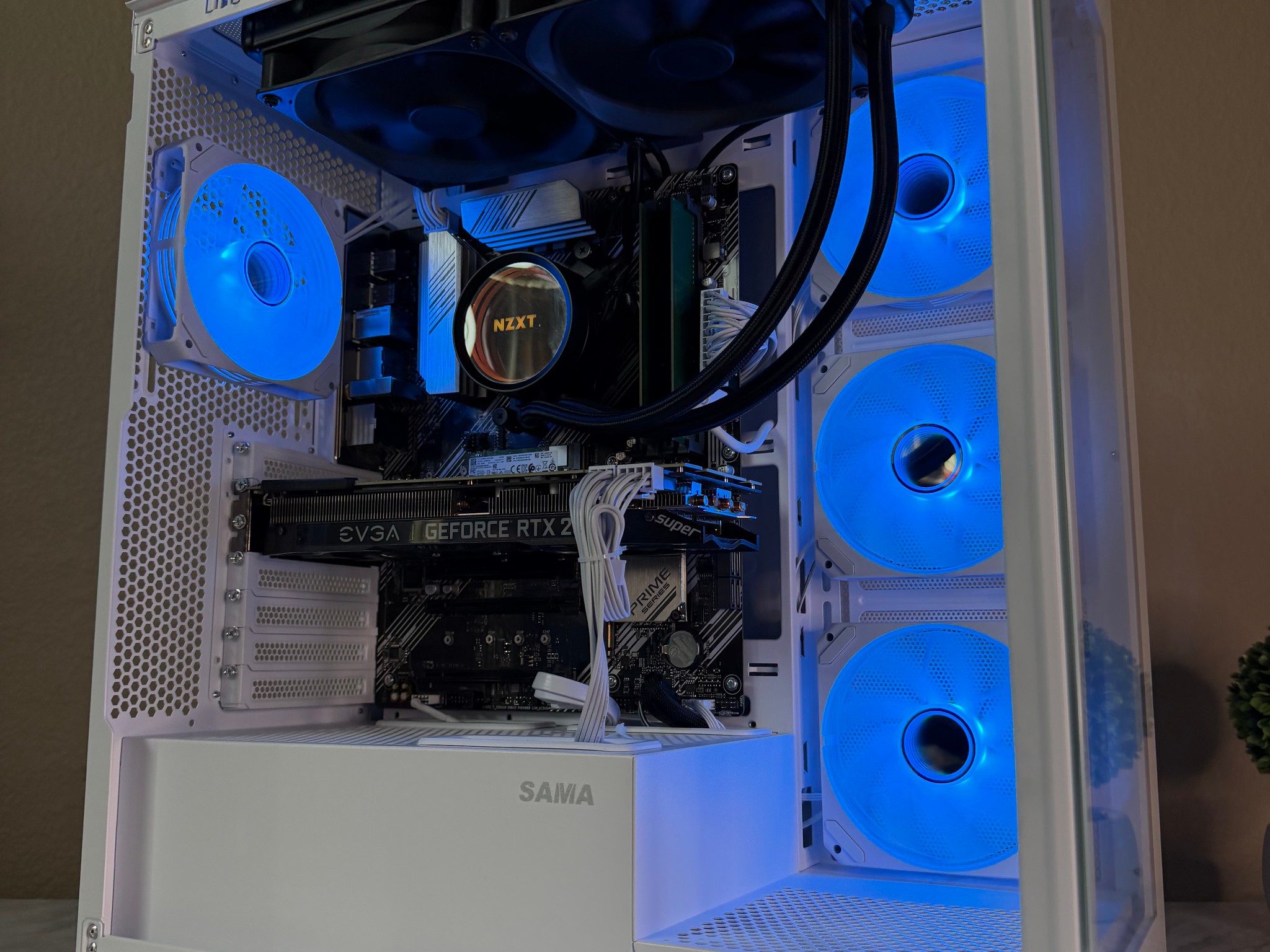 Ryzen 7 2700 | RTX 2070 SUPER | 16 gb ram | 512gb ssd | win 11 home activated