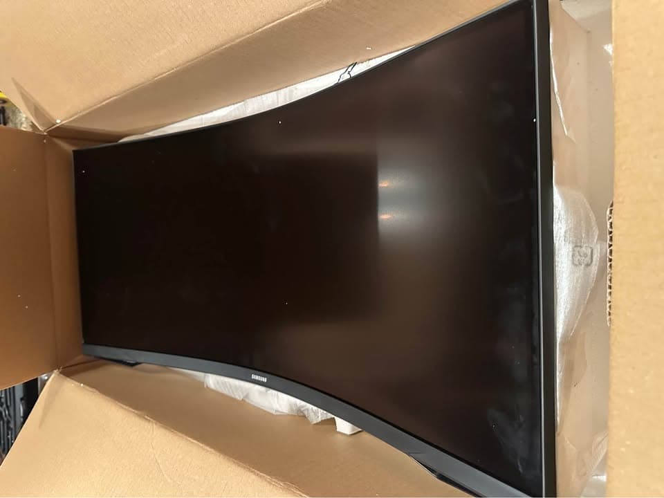 Samsung 34” Odyssey G5 1000R Curved 1ms 165Hz QHD 3440 x 1440 FreeSync Premium Gaming Monitor