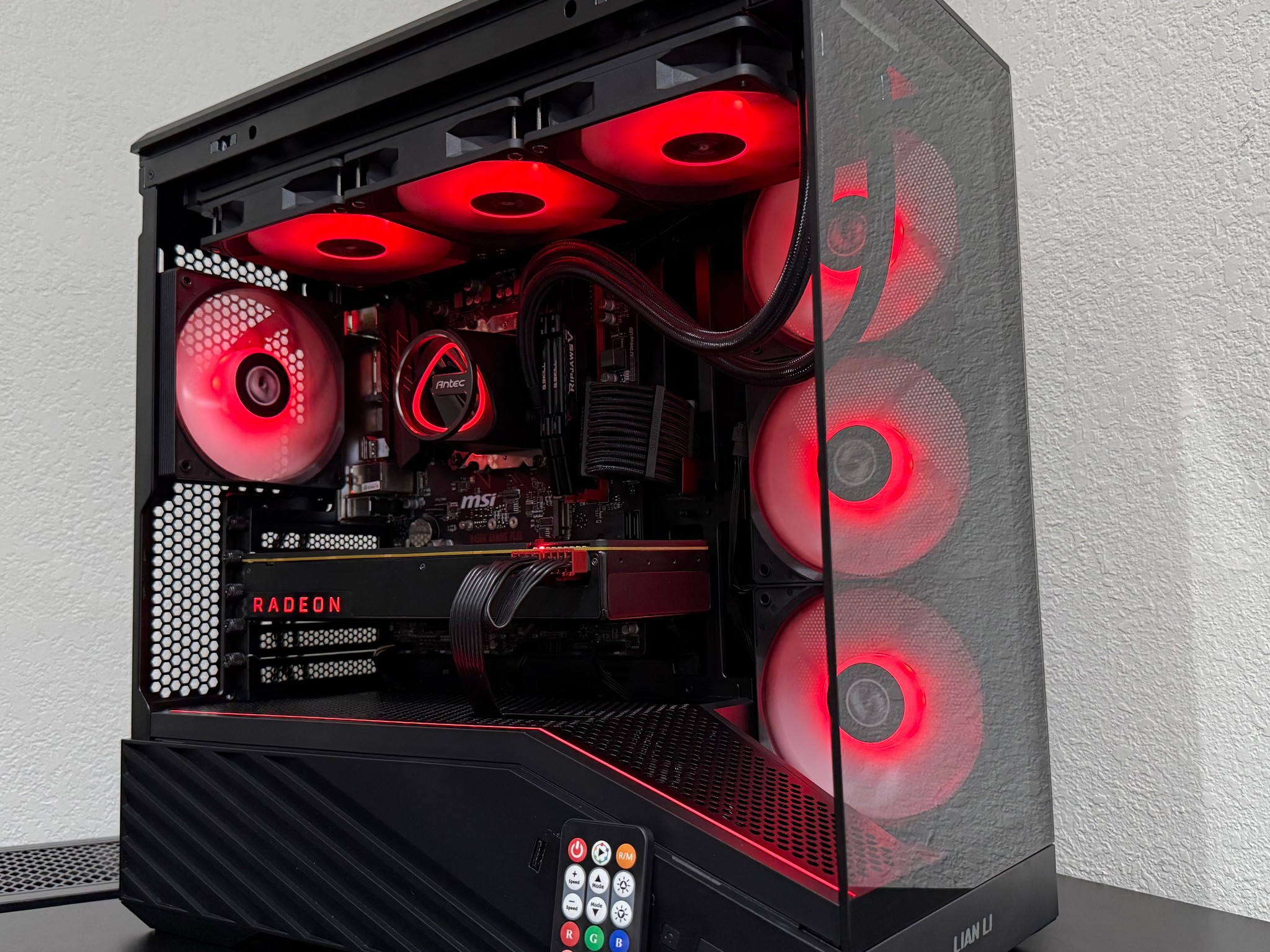 AMD Gaming PC w/ Radeon RX Vega 64 8GB / Ryzen 5 1600X / 16GB DDR4