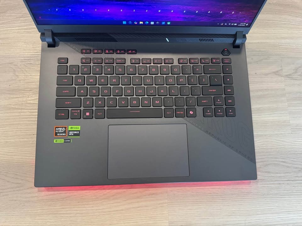 ASUS ROG Strix G16 - Ryzen 9 9955HX3D RTX 5070 Ti 32GB RAM 1TB SSD 16" 2.5K 240Hz