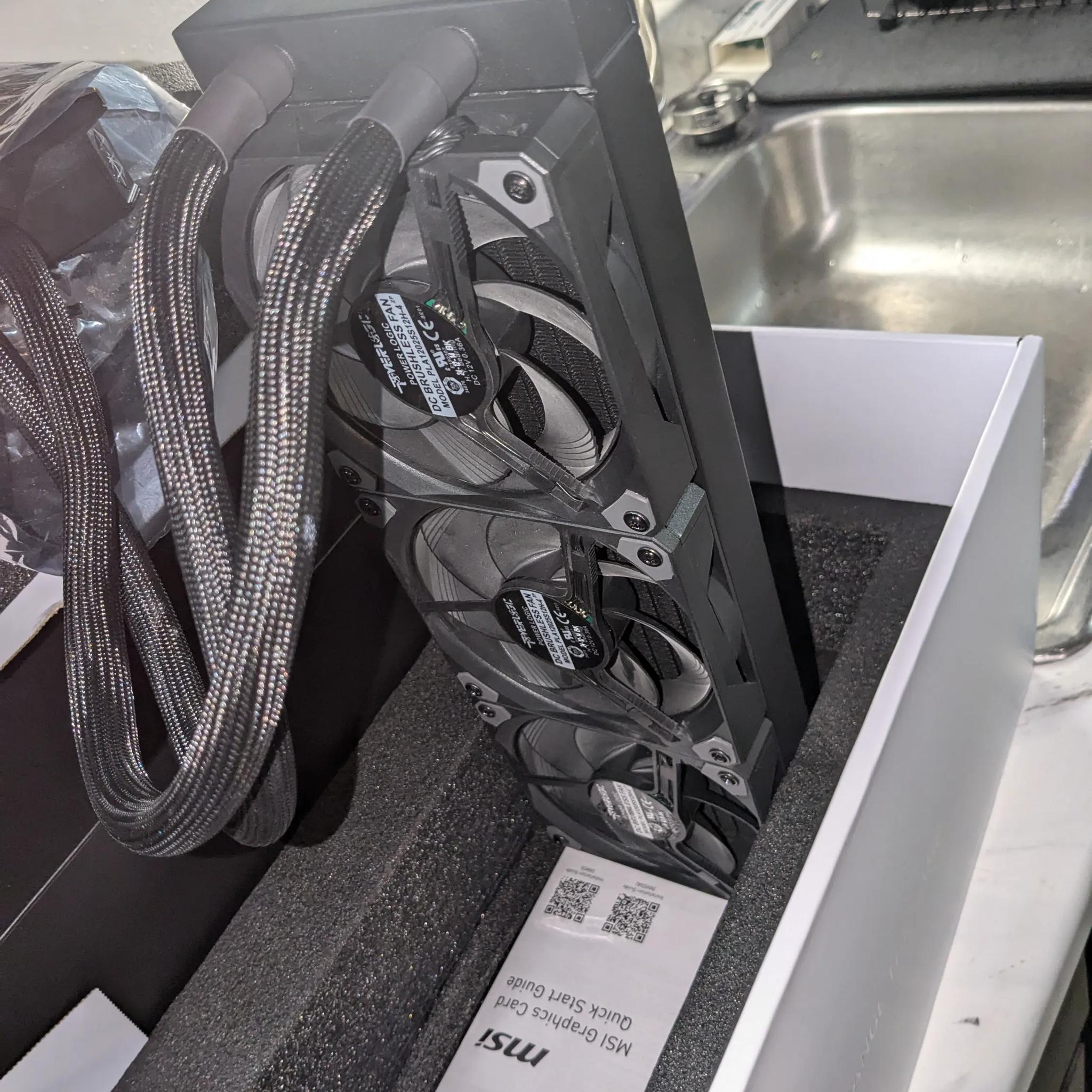 Nvidia RTX 5080 Msi Suprim liquid Soc edition