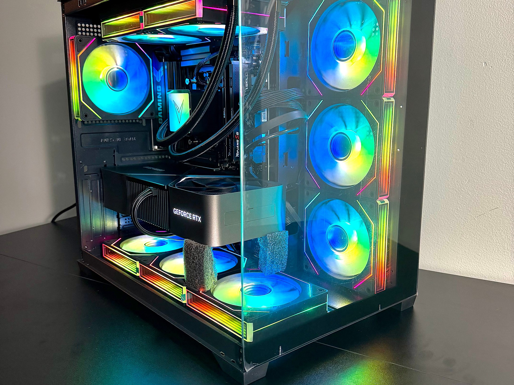 Insane RTX 4080 FE + R7 7800X3D Gaming PC