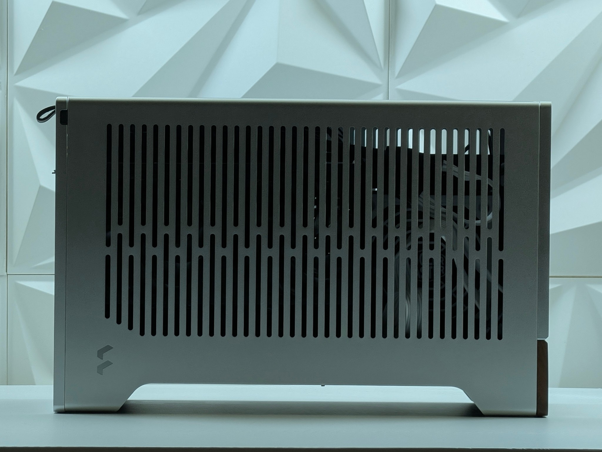 Mini Gaming PC | RTX 5060 Ti / Ryzen 5 7600X / 32GB DDR5 / 2TB NVMe / Wi-Fi