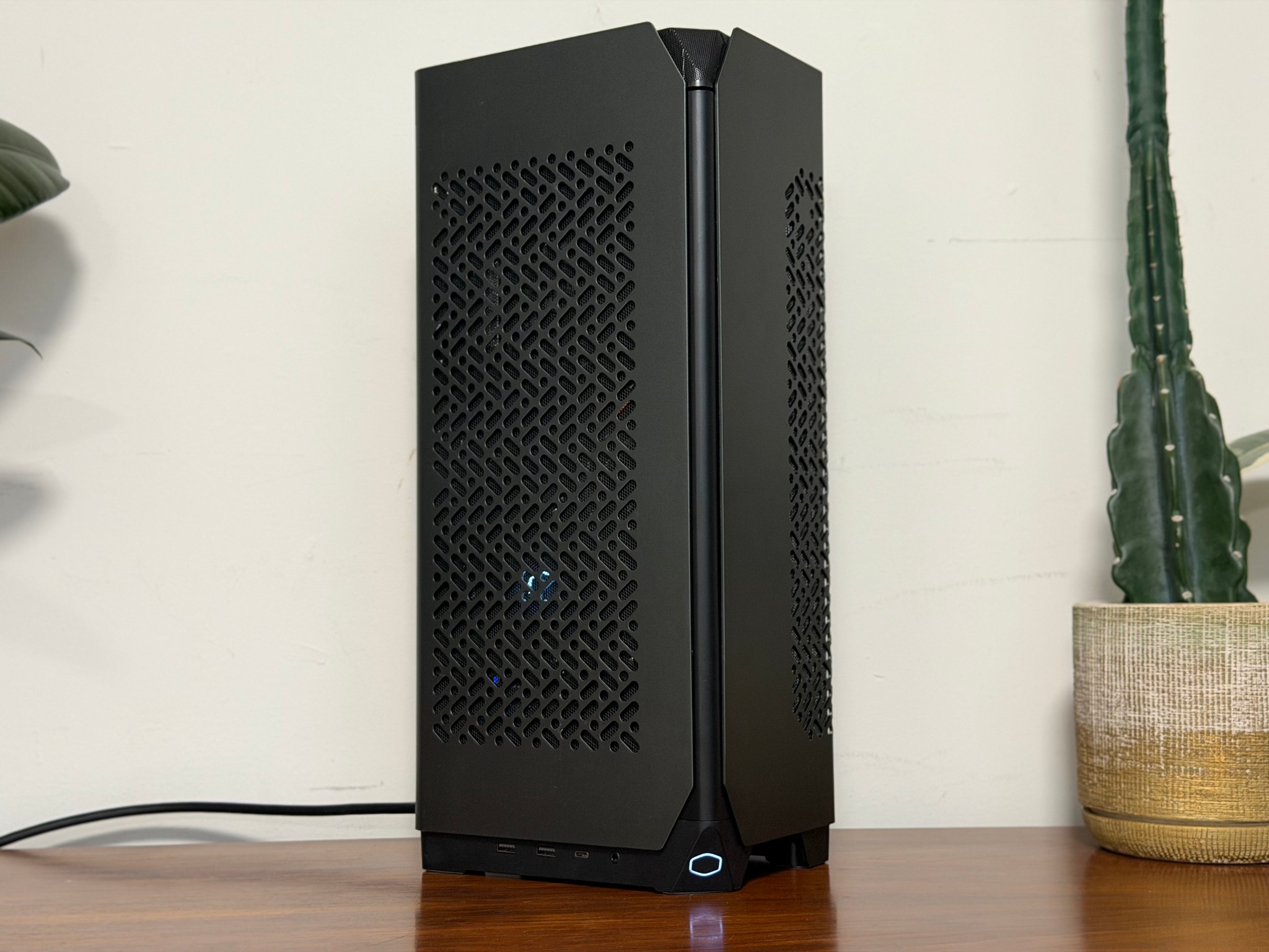 RTX 5080 | Ryzen 7 7800X3D | 32GB DDR5 | B650E-I Mini ITX | 2TB SSD | 850W SFX Gold