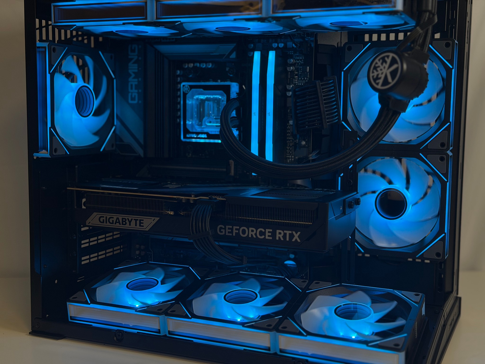Signature  v2 - 5070 Ti | 7800X3D | 32GB DDR5 | 1TB SSD