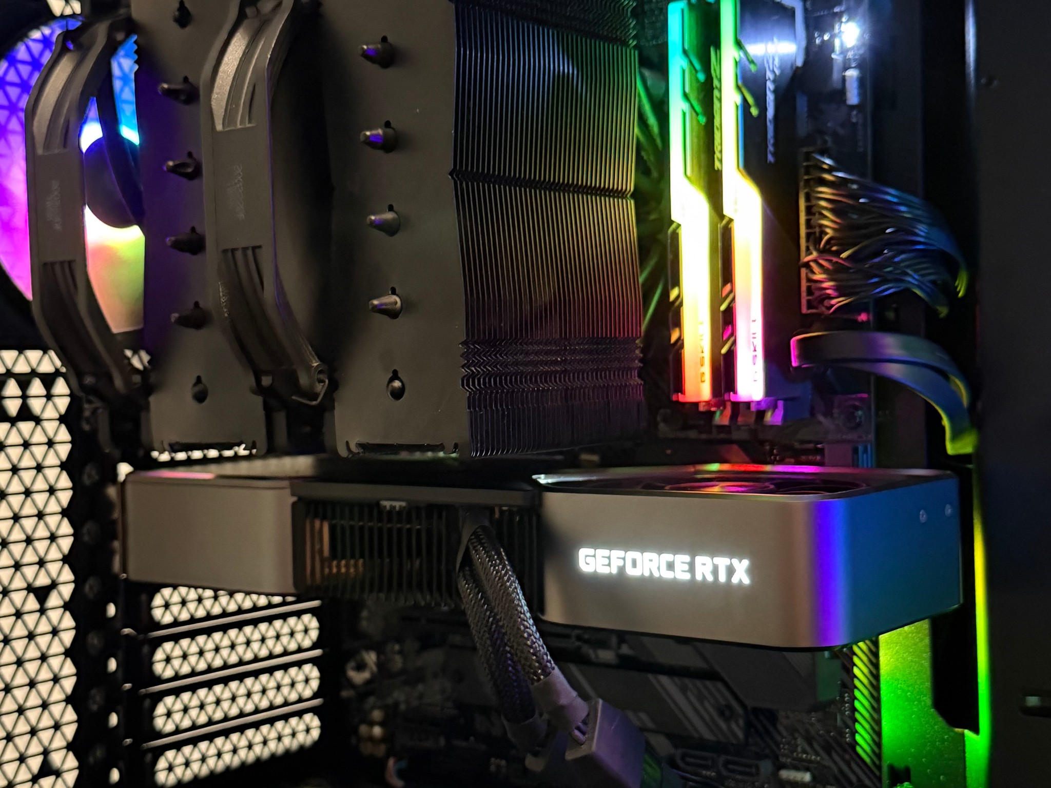 High-End Gaming PC – RTX 3080 Ti FE – Ryzen 7 5800X3D – 32GB RAM – 2TB SSD