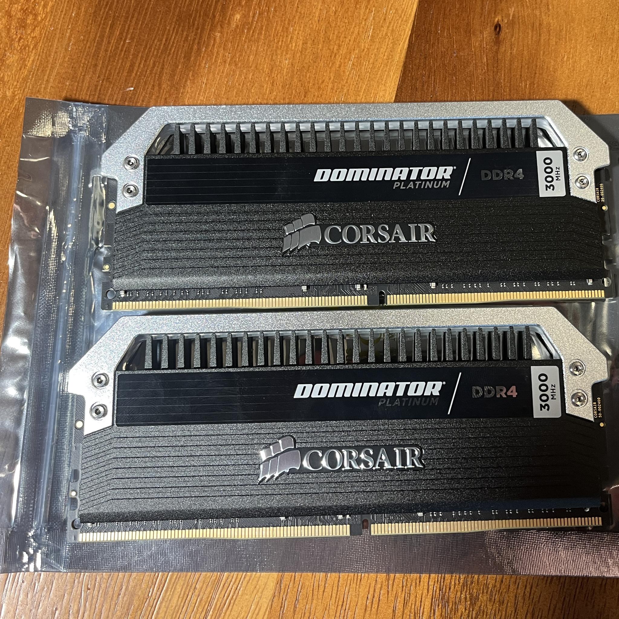 Corsair Dominator Platinum DDR4 16GB (2x8GB) 3000 MHz CMD16GX4M2B3000C15