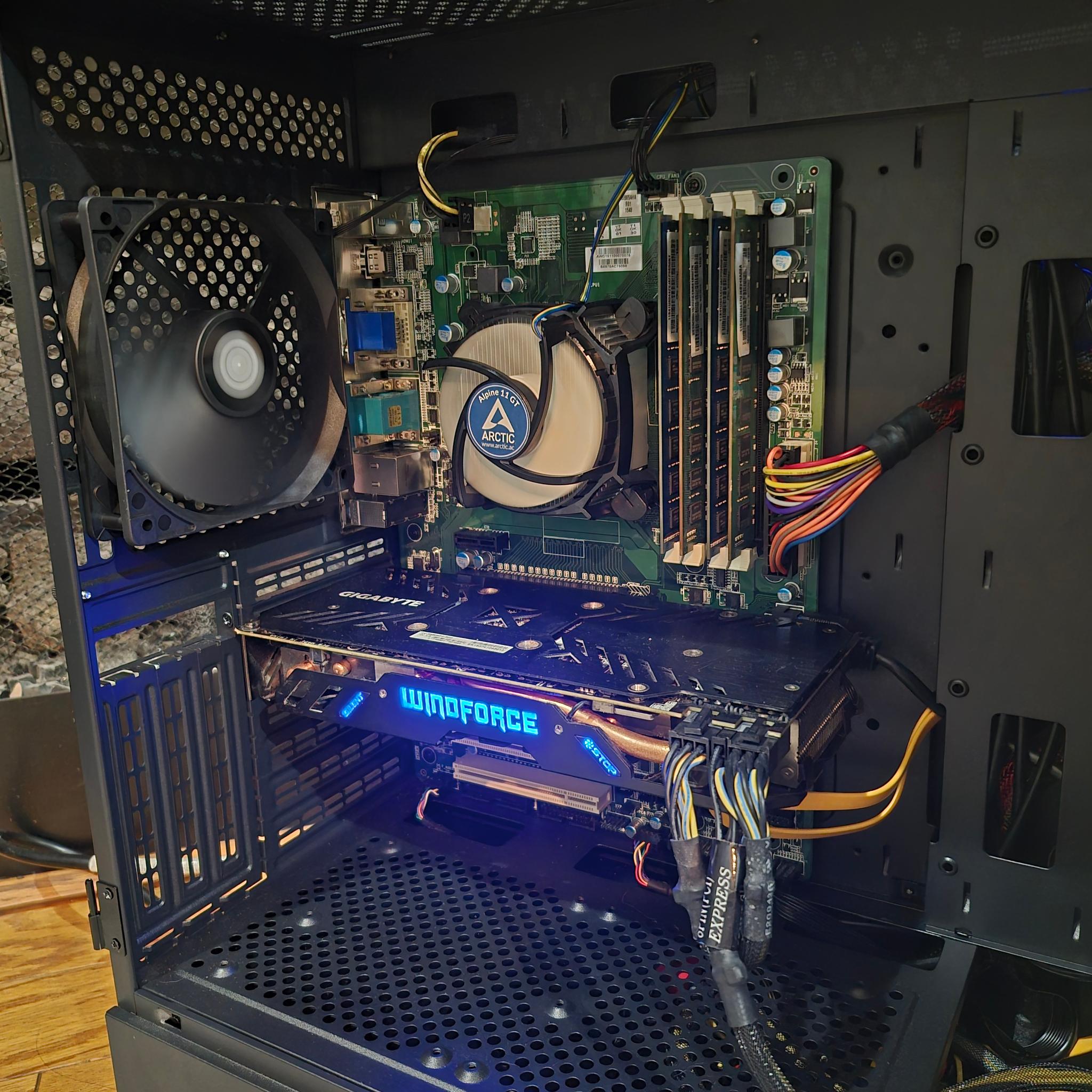 Budget Minimalist | 80 FPS Fortnite| i5-4590, 16GB RAM, 300GB SSD, AMD R9 390 8GB, Win10
