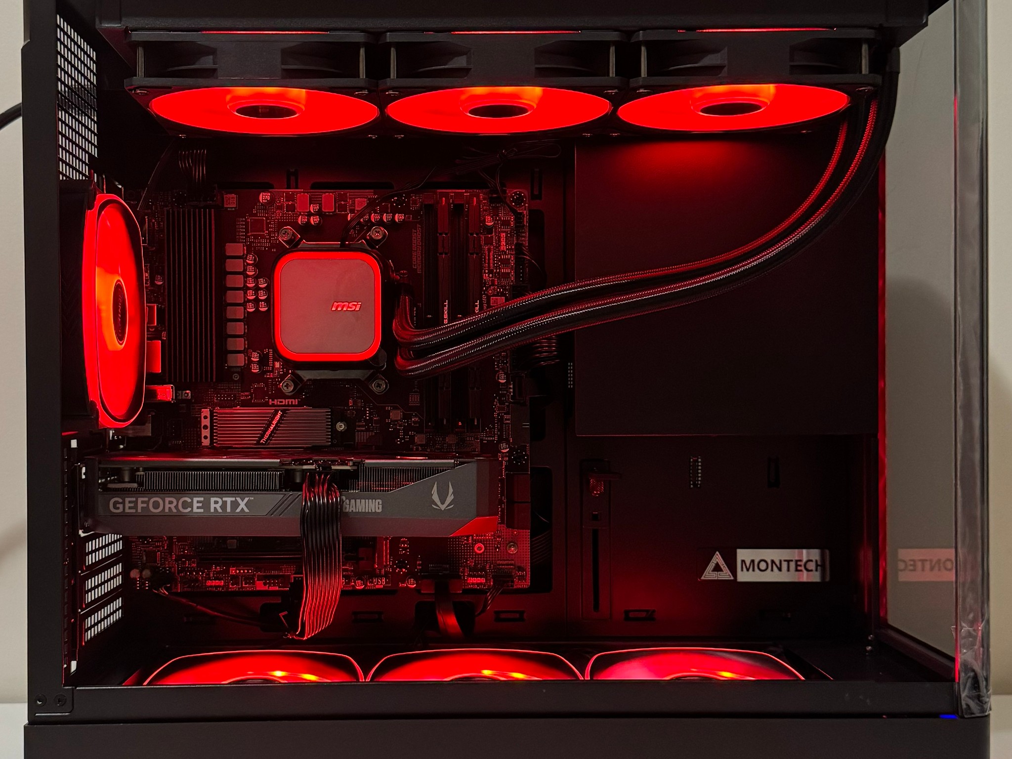 AMD Ryzen 7 7800X3D 32GB DDR5 RAM GeForce RTX 5060 Ti 1TB Gen5 NVMe SSD 850W Gold Gaming PC