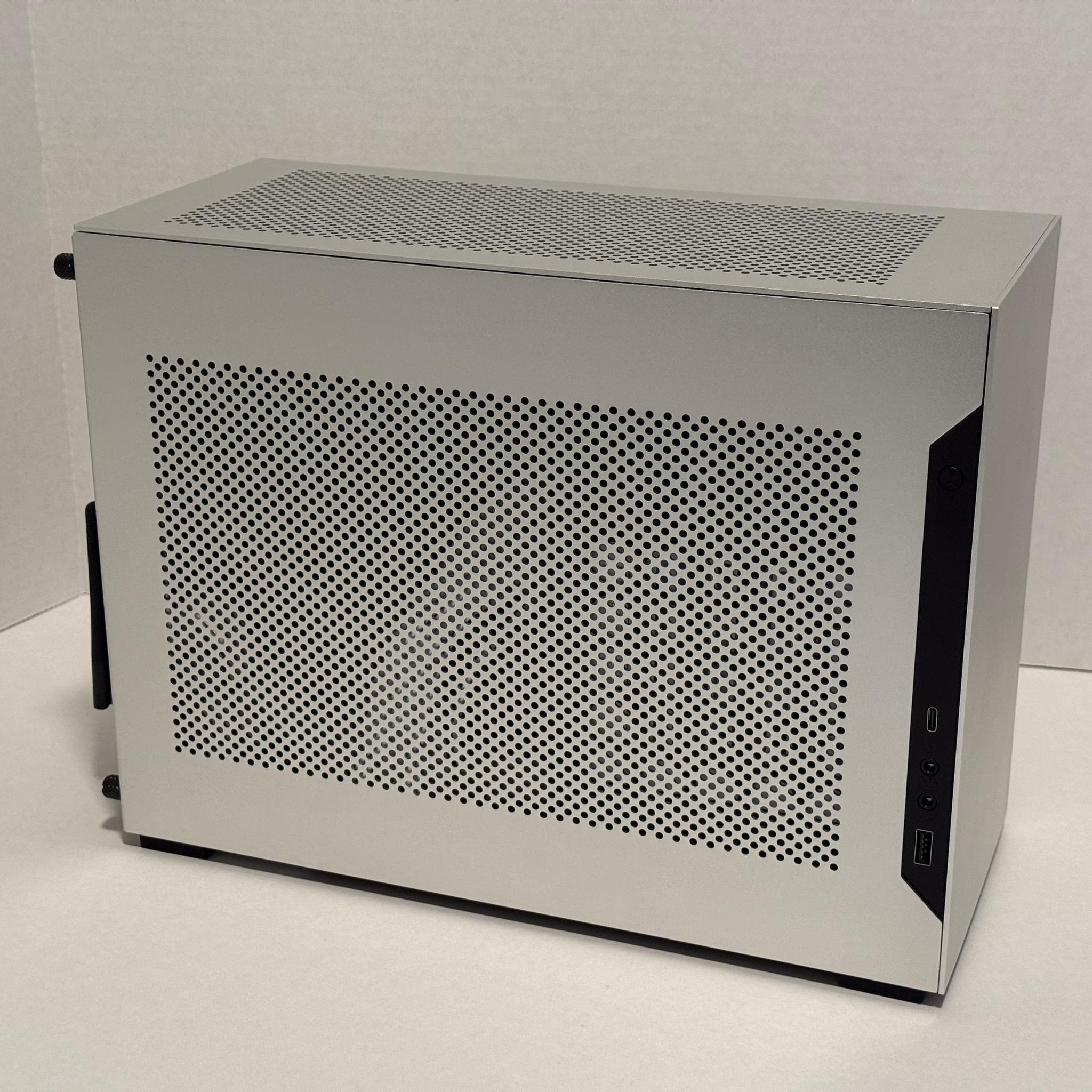 Lian Li A4 H2O - Mini ITX Gaming PC - 9060xt 16gb 9600x DDR5 32gb 1tb SSD