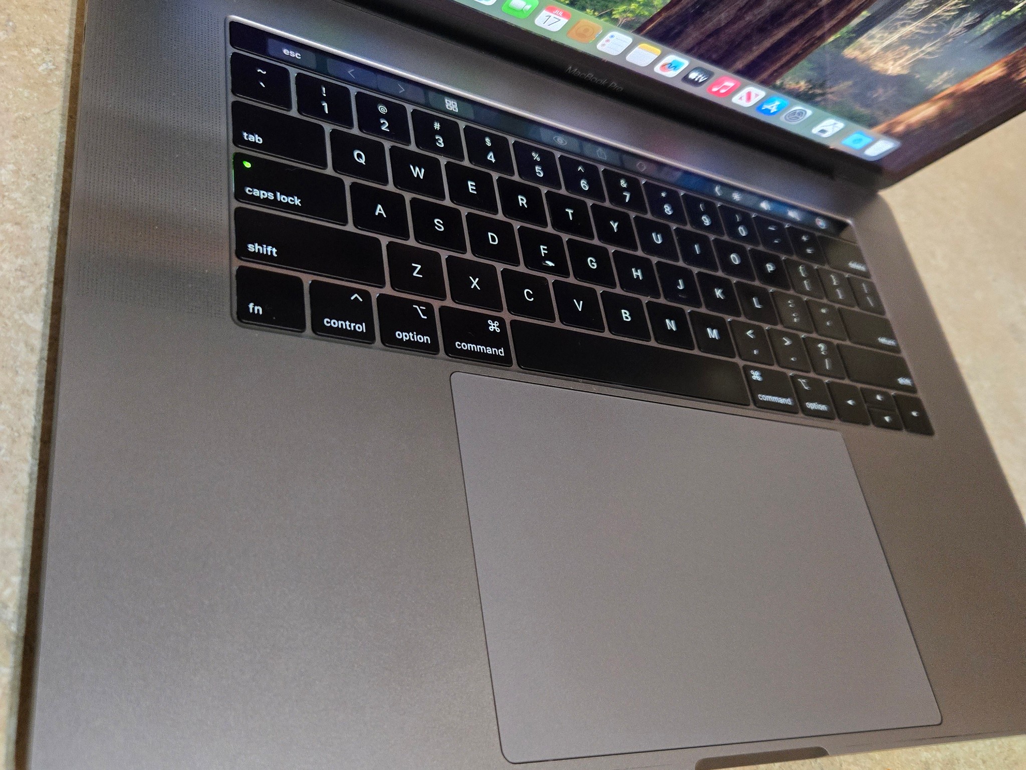 Apple Macbook Pro 15 inch Laptop - 2018 - 512GB - intel i7 - Model A1990