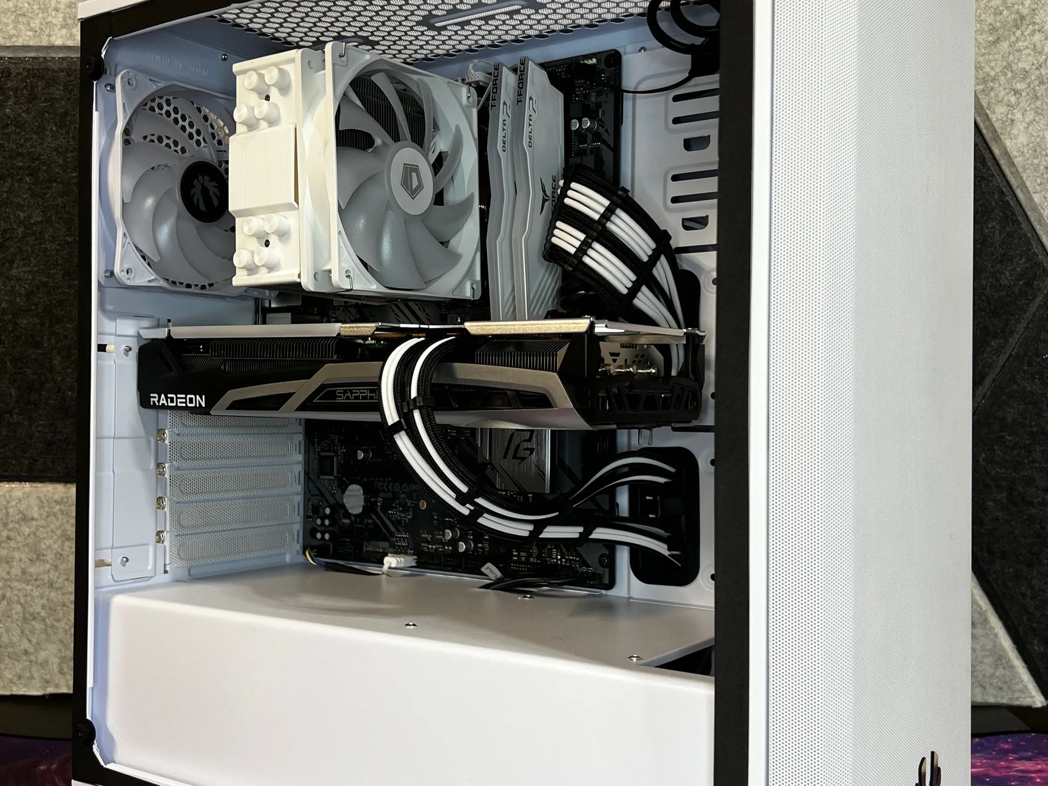 Domino v2 || AMD Ryzen 5 5600 w/ Sapphire Nitro+ RX 6700 XT