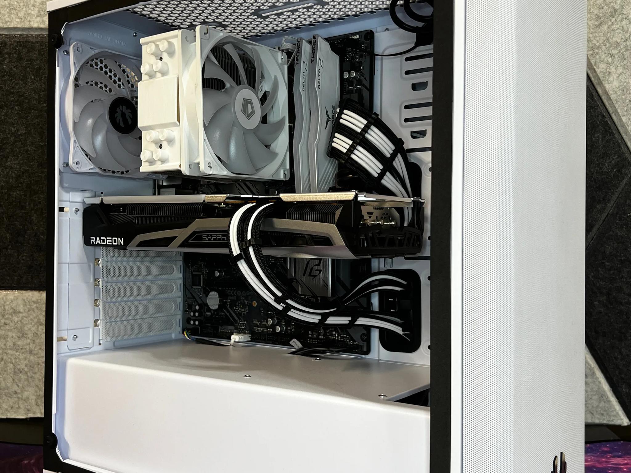 Domino v2 || AMD Ryzen 5 5600 w/ Sapphire Nitro+ RX 6700 XT