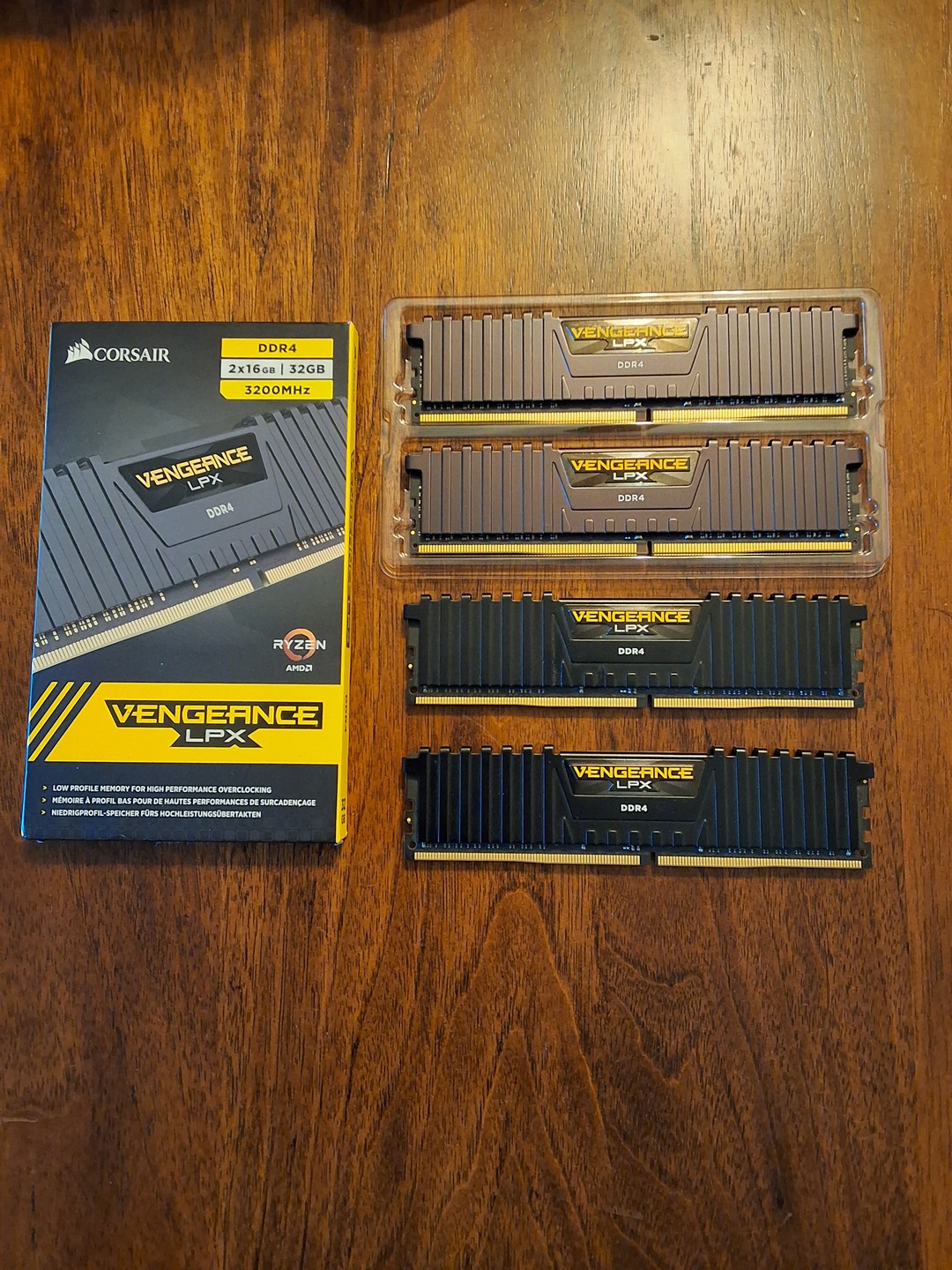 Corsair 64GB DDR4-3200 (4x16GB) CMK32GX4M2Z3200C16 | Jawa