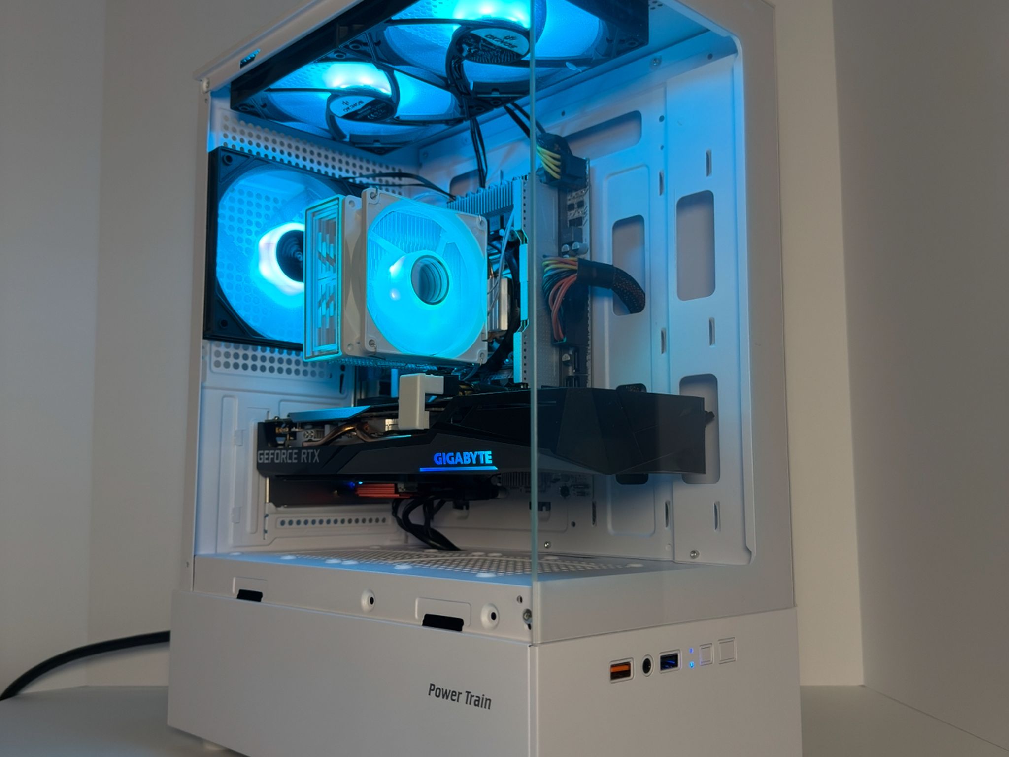 ❄️FUTURE FROST❄️ 1080p | RTX 3050 8GB | 10 CORE INTEL | 16GB DDR4 | 1TB M.2