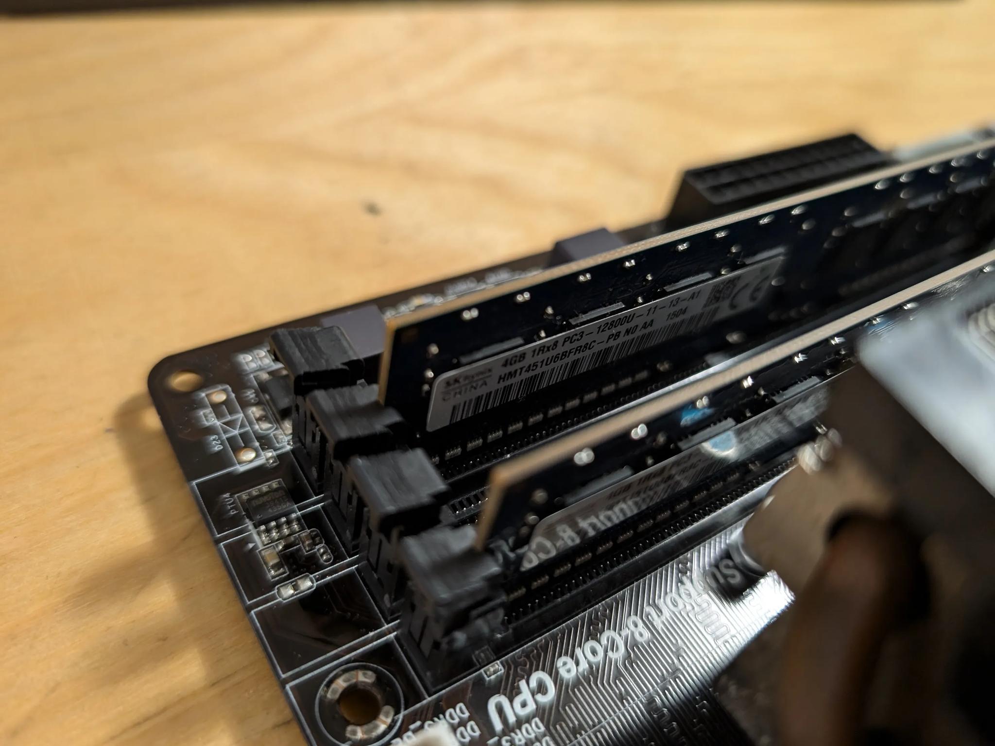 AMD FX 4350 / AsRock 970 Extreme3 / 8GB DDR3