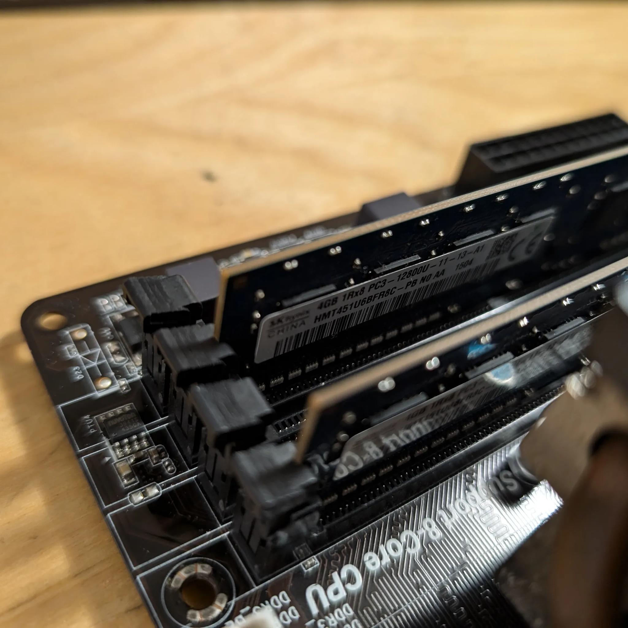 AMD FX 4350 / AsRock 970 Extreme3 / 8GB DDR3