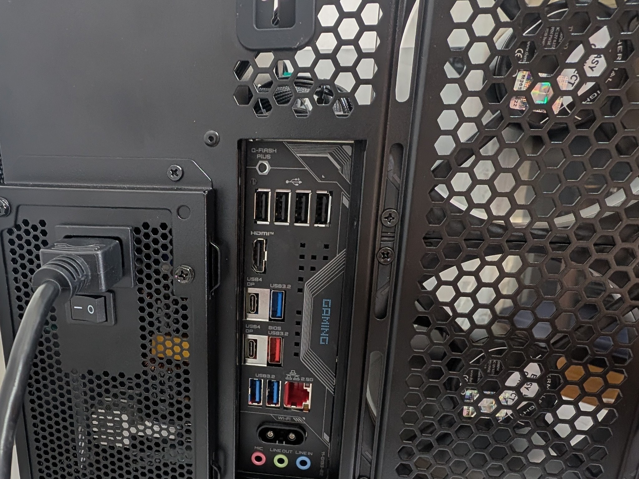 RTX 5080 | RYZEN 7 9800x3d | 64GB DDR5 | 2TB NVME | X870 MOTHERBOARD | lian li o11