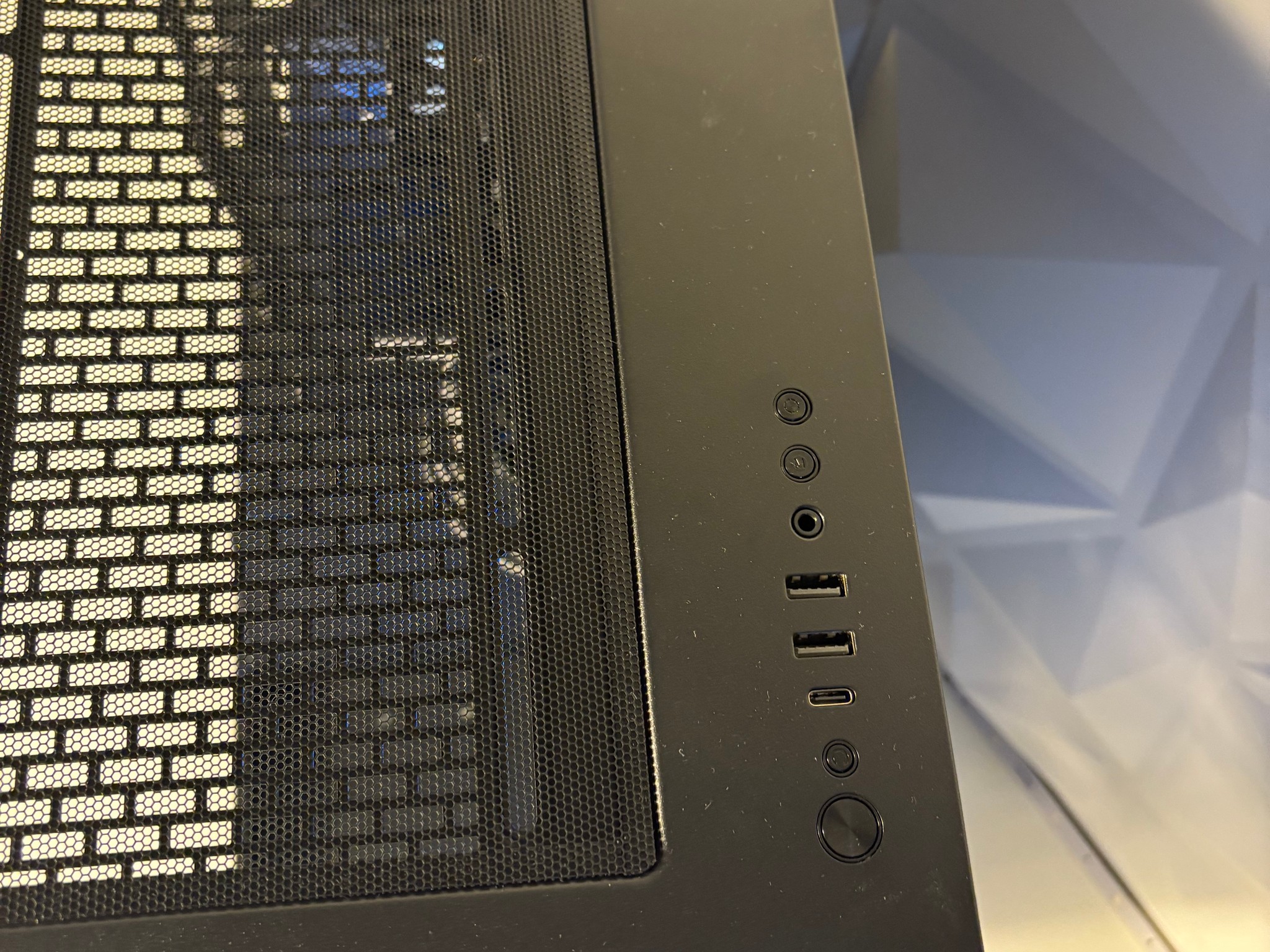 //Frost// Gaming PC - RTX 5060, Ryzen 5 5500, 32GB, 1TB - RGB, Wi-Fi, Bluetooth (By EXT PCs)