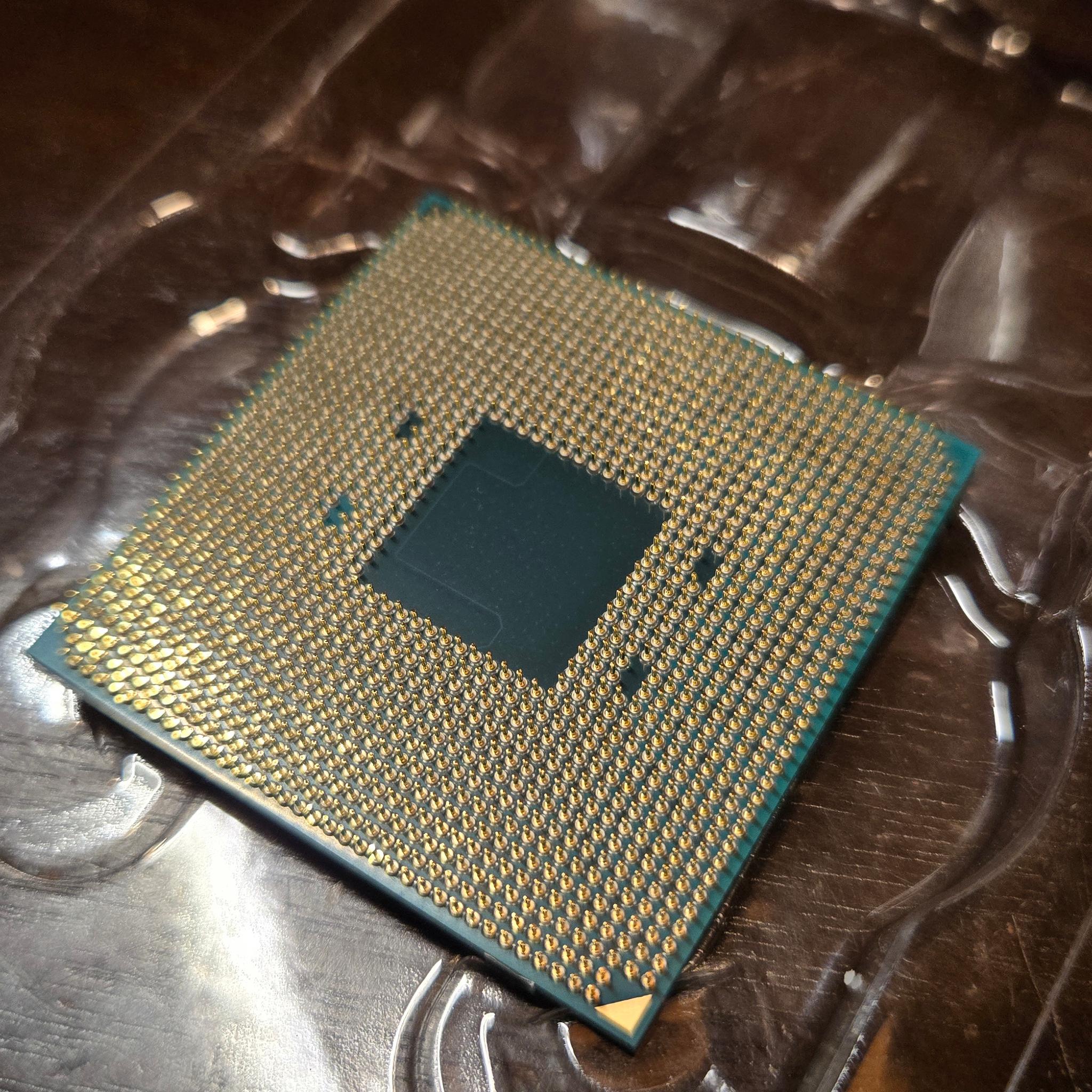 AMD Ryzen 5 3400G w/ Wraith Cooler. AM4. 4 Cores / 8 Threads. 3.7ghz base/4.2ghz boost
