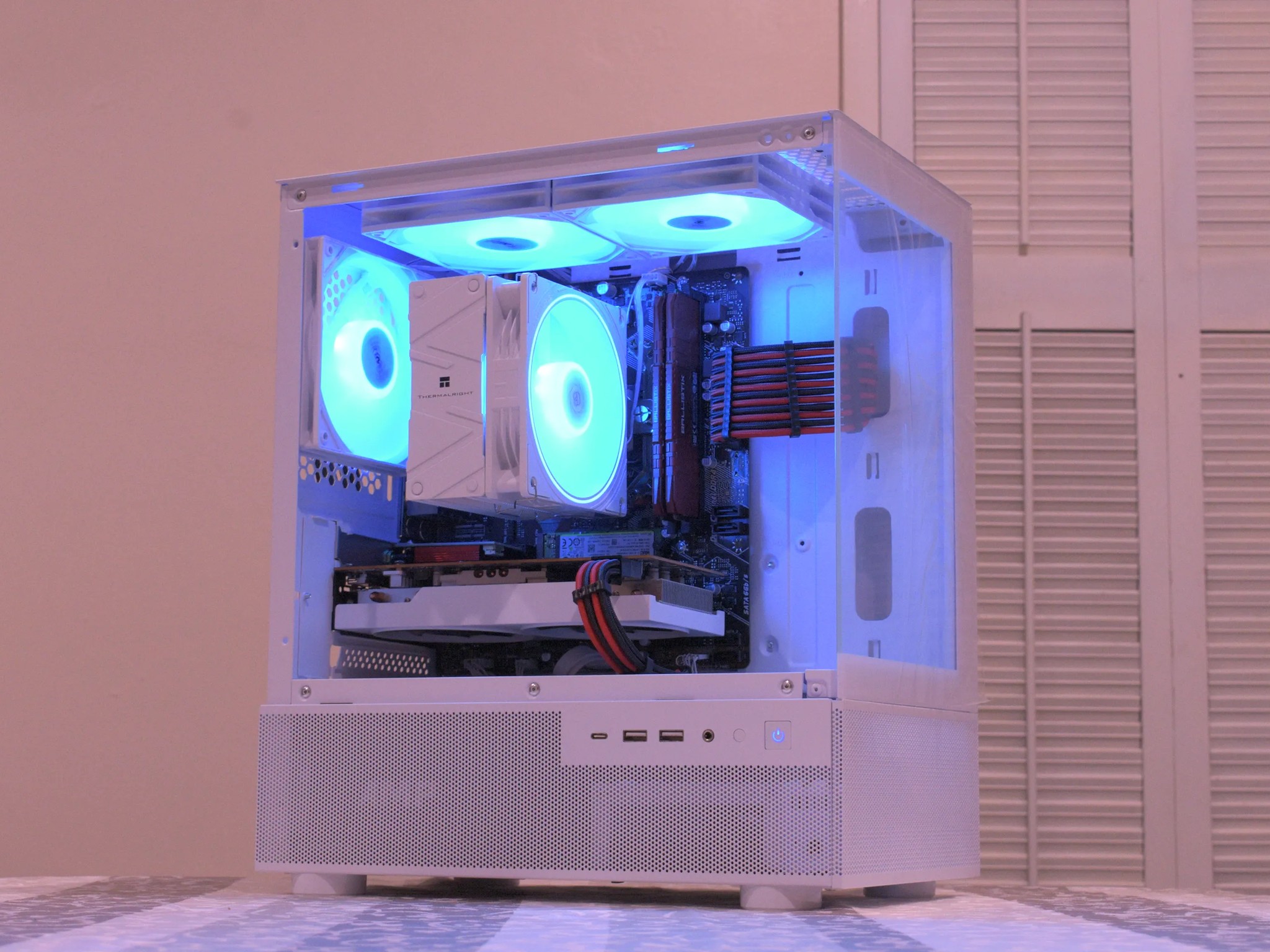 1080p Beast | Ryzen 5 3600 | RX 6600 8GB | 32GB DDR4 | 1TB nVME SSD | 1080p White/Red Gaming PC RGB