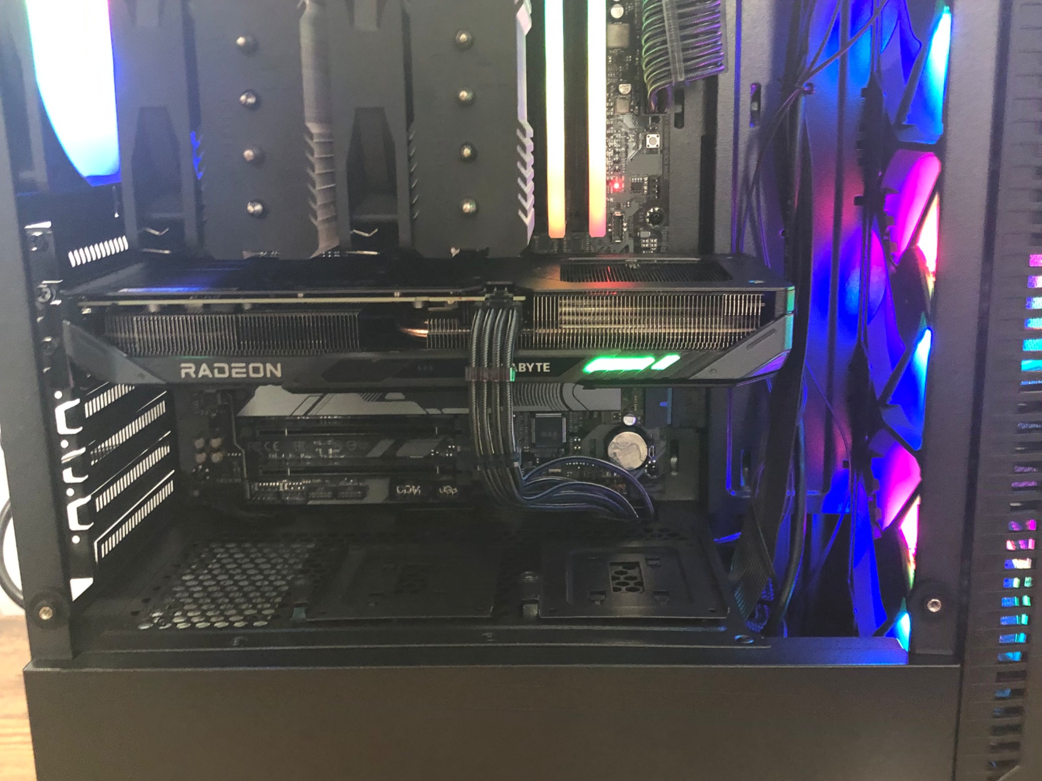 RGBEAST🌈7700X💥9060XT 16GB🌈NEW BUILD!