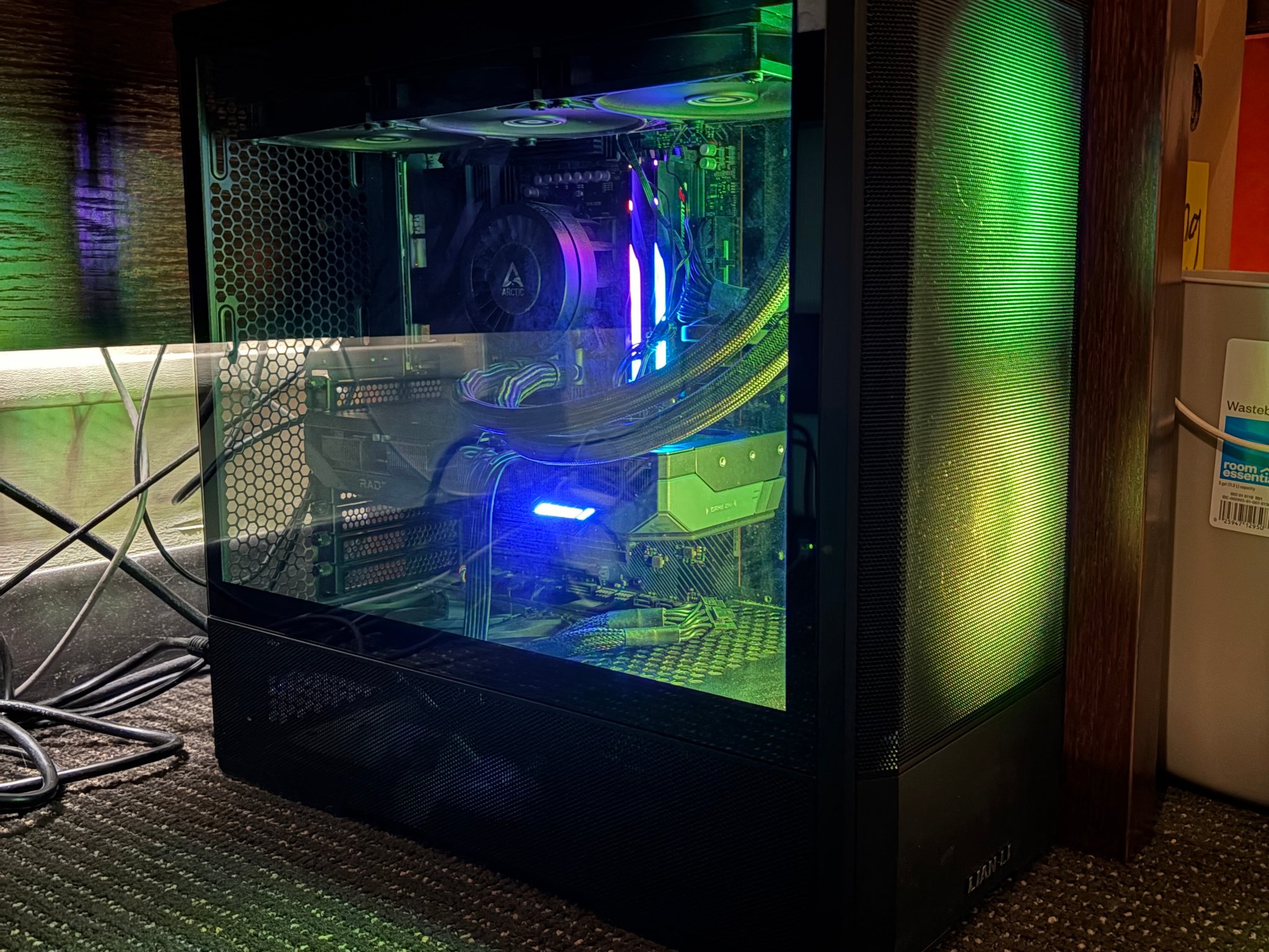 Ryzen 9 9900X | RX 9070 16GB | 64GB DDR5 (6400 MTs) | 2x1 TB SSD | 1000W | Lian-Li Lancool 207