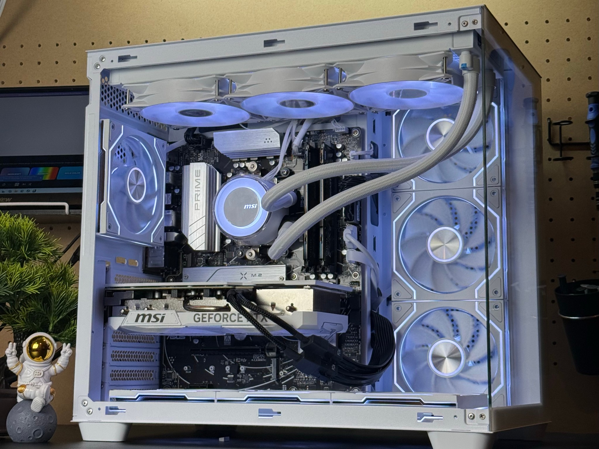 All White Gaming PC | RTX 4070 Ti Super | Ryzen 9 7950x | 32GB DDR5 RAM | 2TB | Windows 11